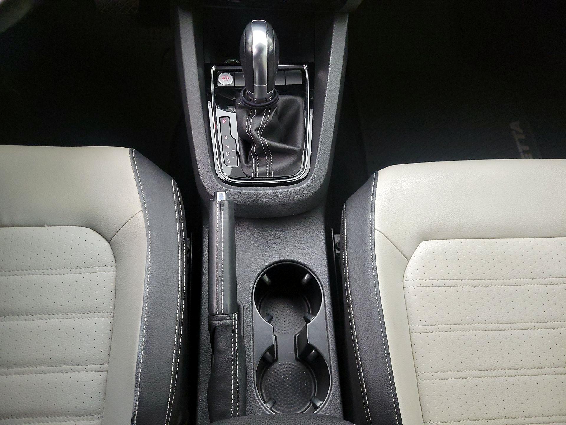 Thumbnail: 2015 Volkswagen Jetta - 18