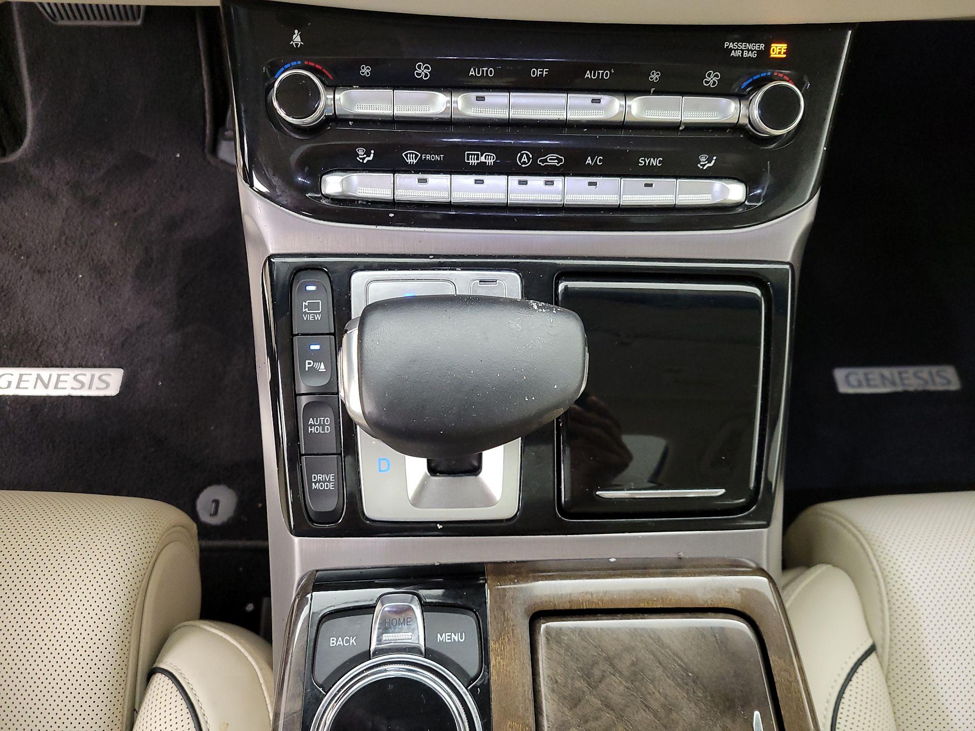 Thumbnail: 2017 Genesis G90 - 18