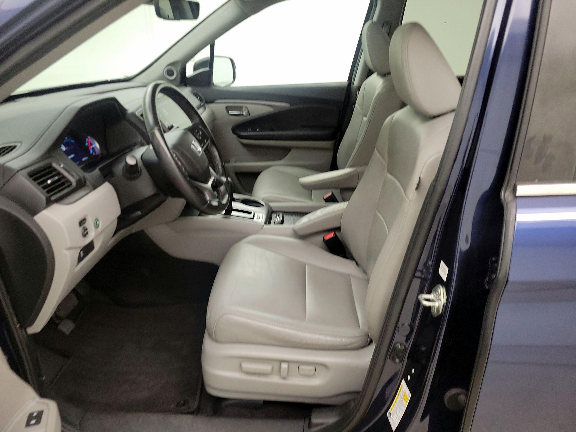 Thumbnail: 2019 Honda Pilot - 11