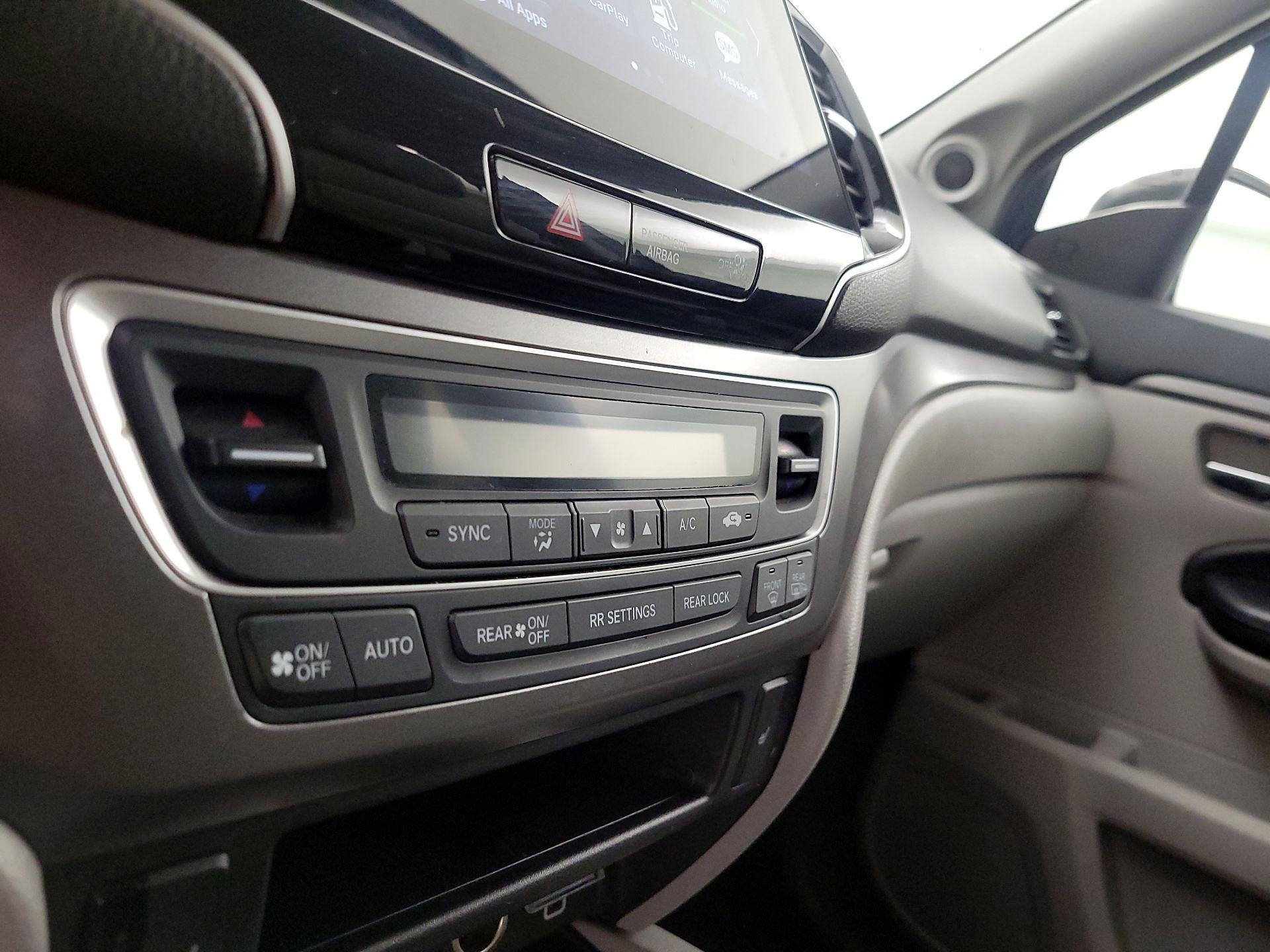 Thumbnail: 2019 Honda Pilot - 16
