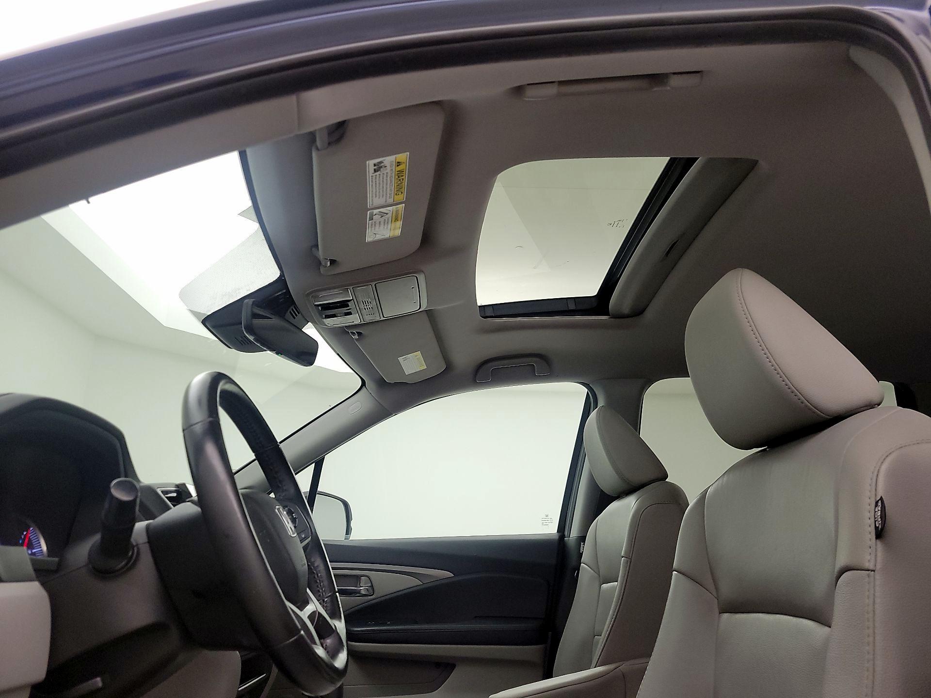 Thumbnail: 2019 Honda Pilot - 19