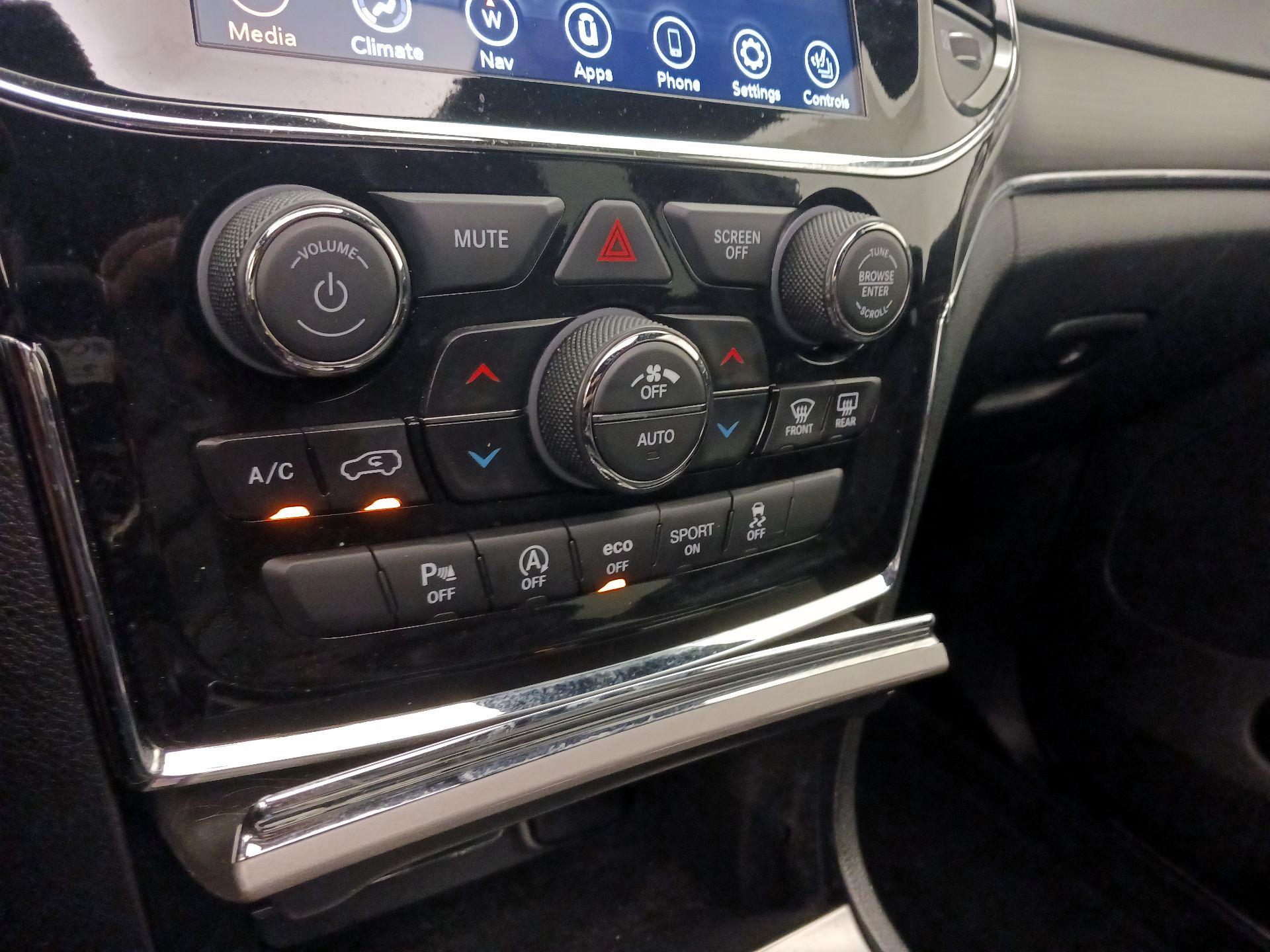 Thumbnail: 2022 Jeep Grand Cherokee - 17