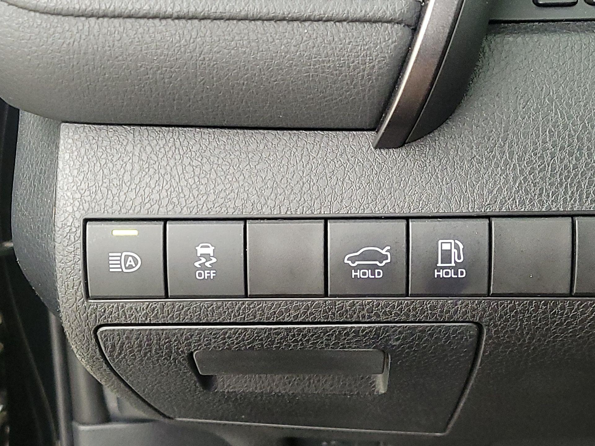 Thumbnail: 2019 Toyota Camry - 13
