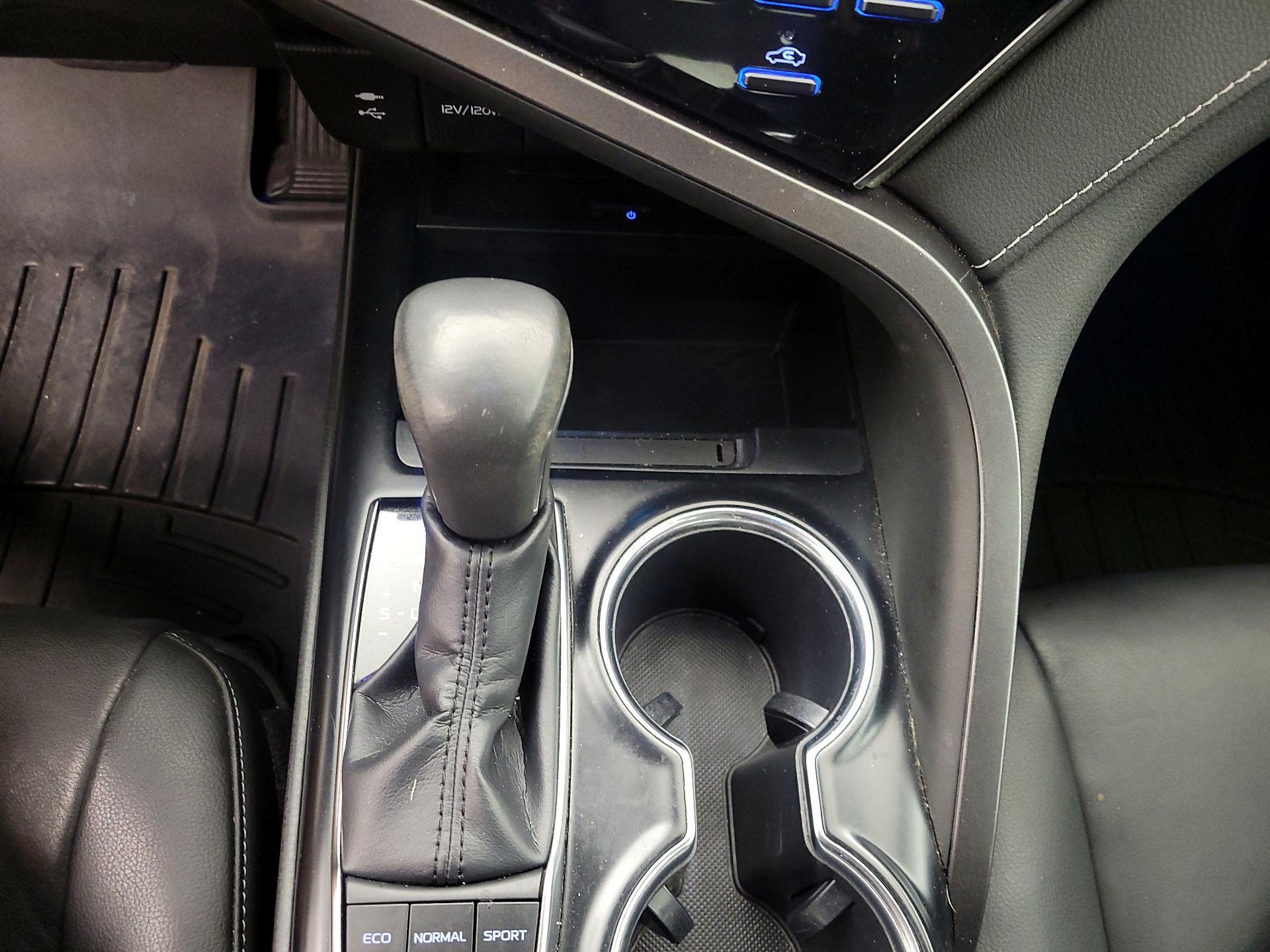 Thumbnail: 2019 Toyota Camry - 17