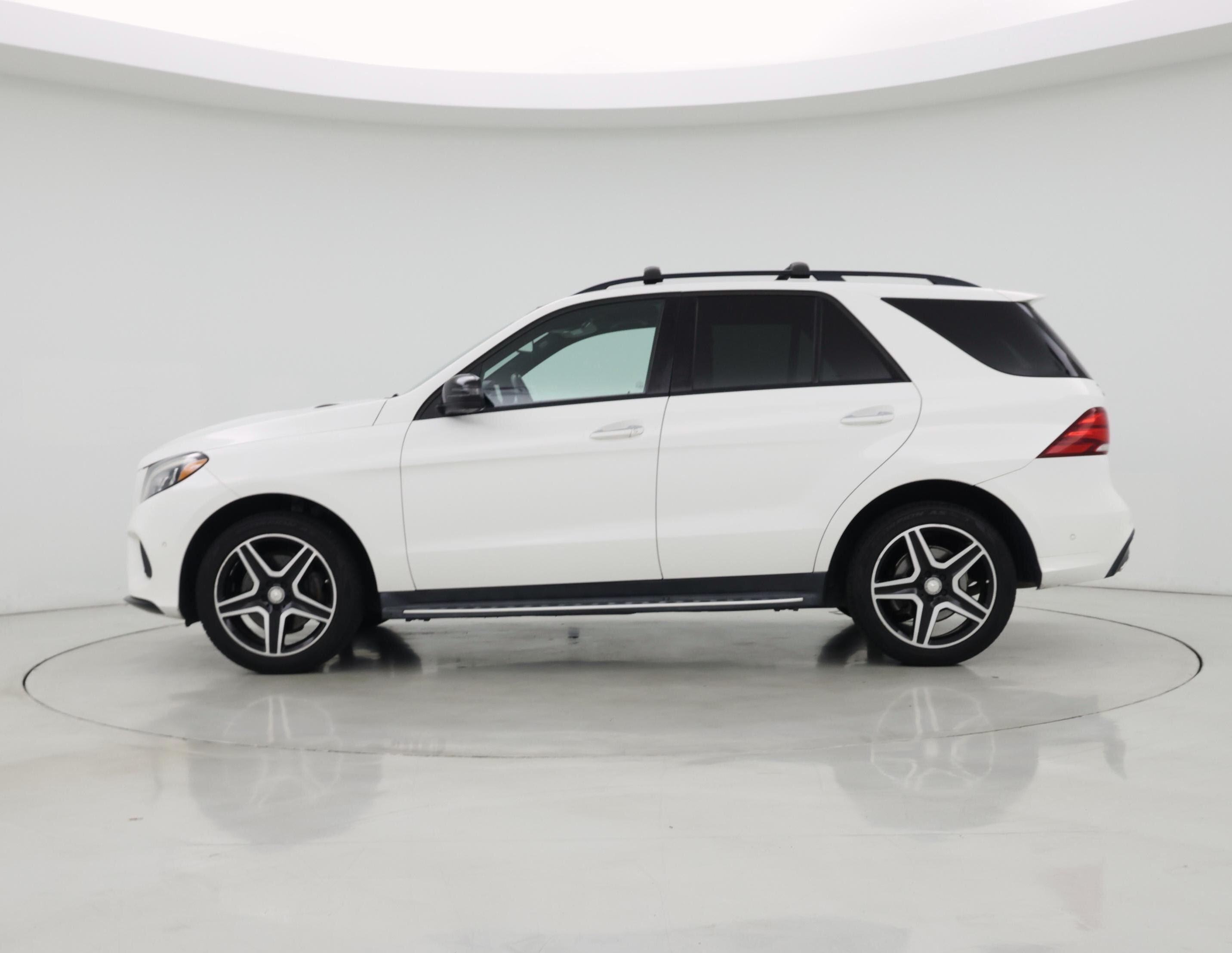 Thumbnail: 2017 Mercedes-Benz GLE - 3