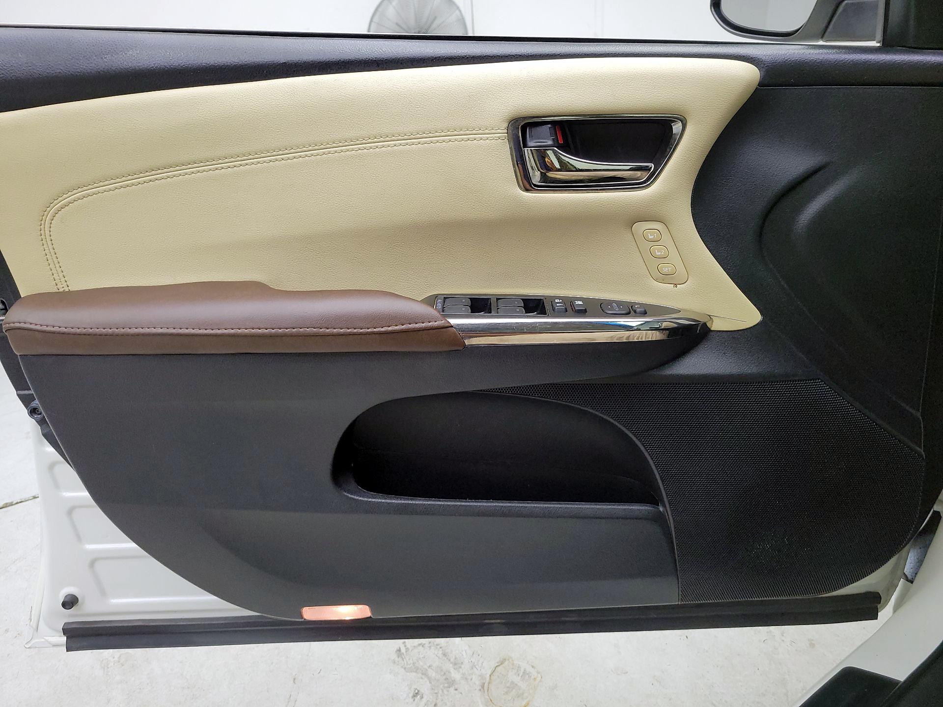 Thumbnail: 2013 Toyota Avalon - 12