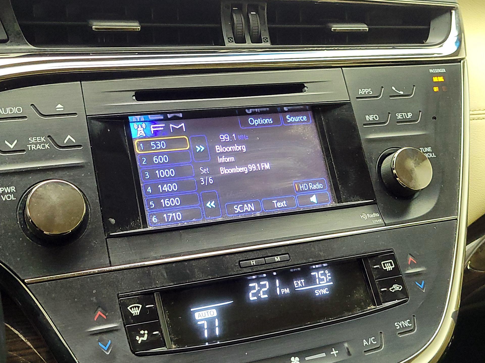 Thumbnail: 2013 Toyota Avalon - 16
