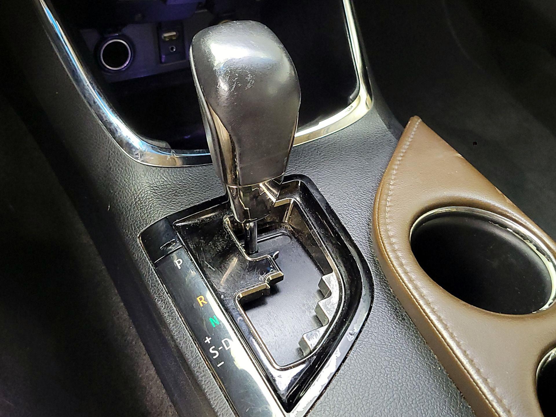Thumbnail: 2013 Toyota Avalon - 18