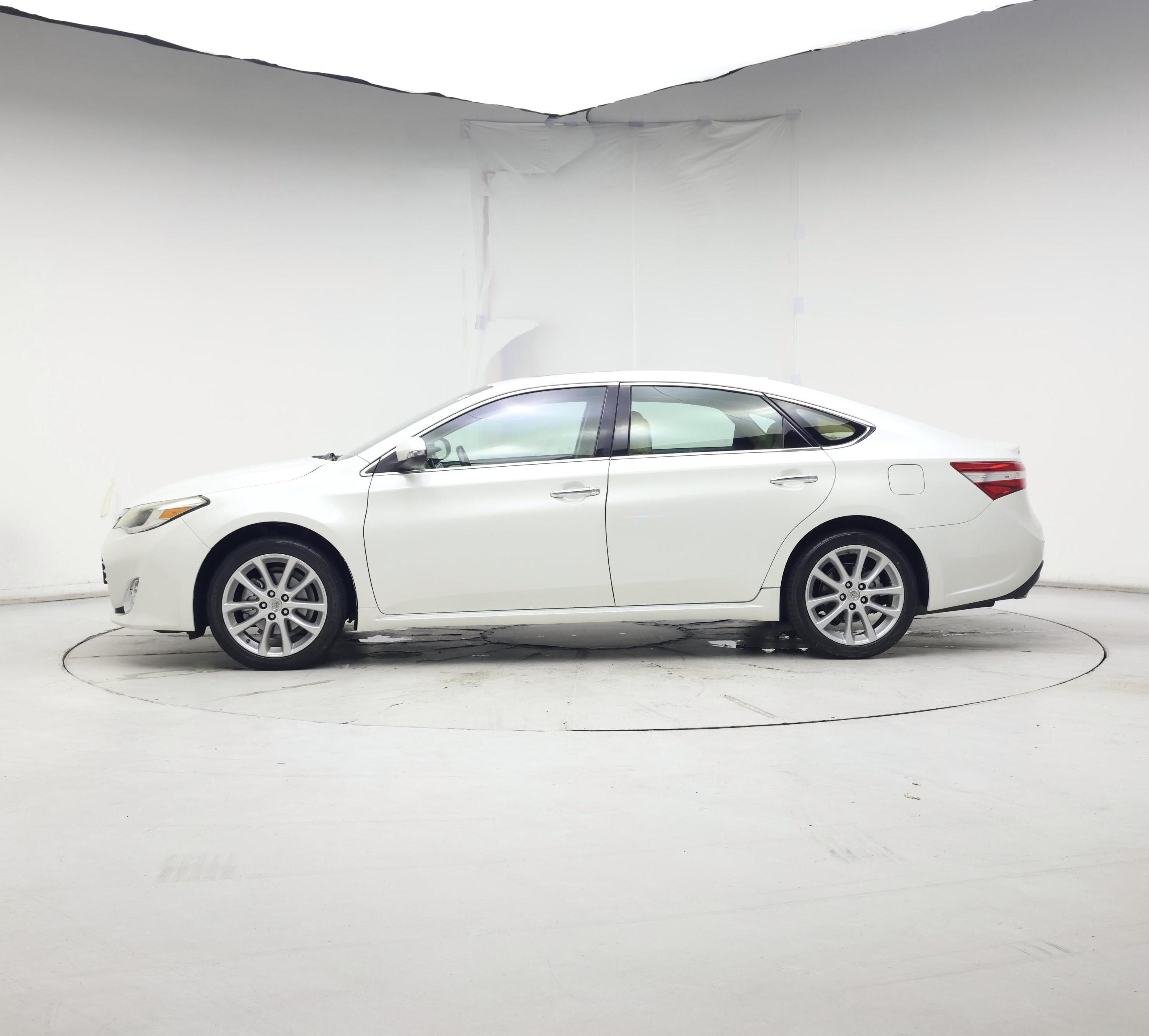 Thumbnail: 2013 Toyota Avalon - 3