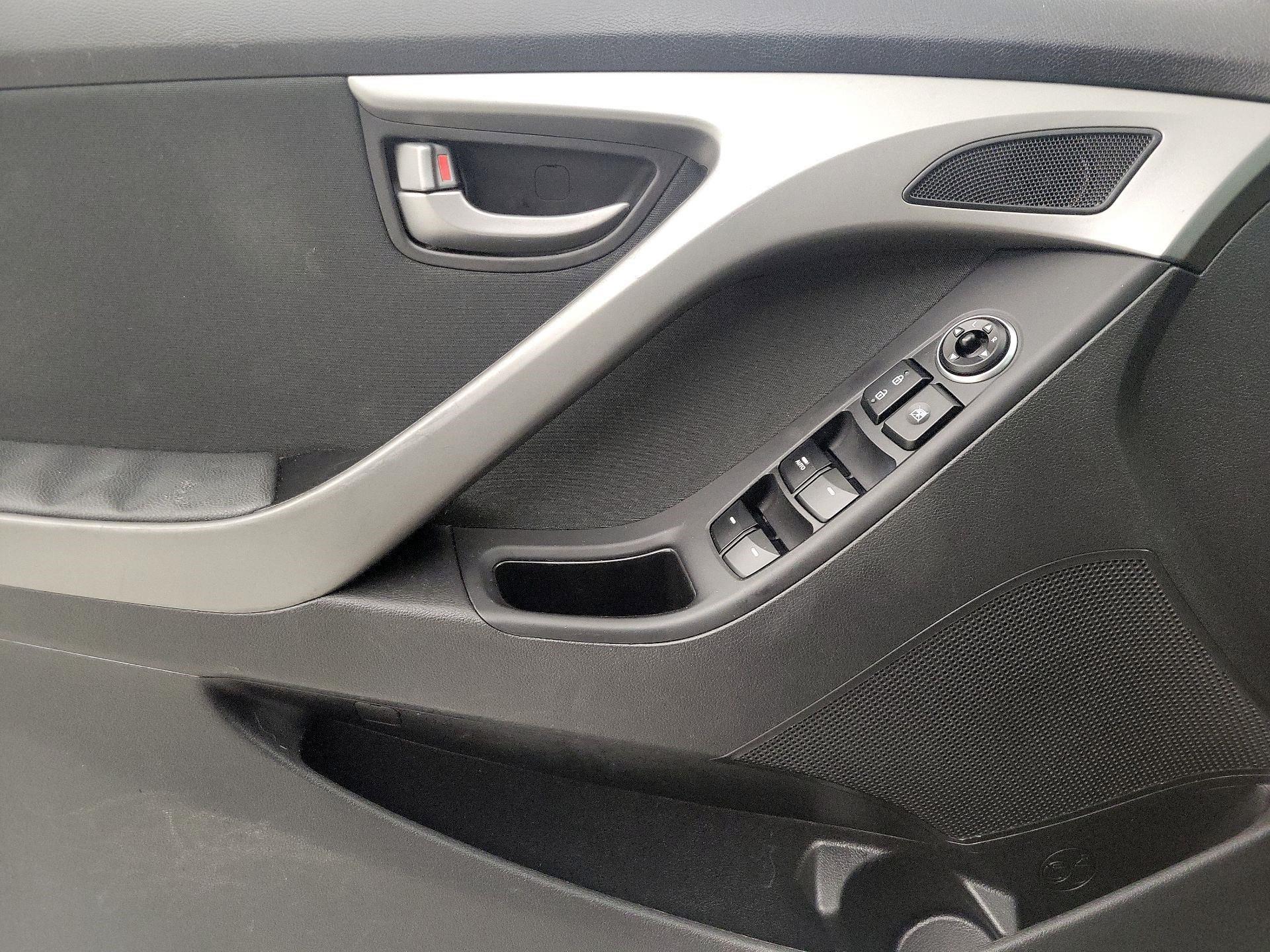 Thumbnail: 2016 Hyundai Elantra - 12