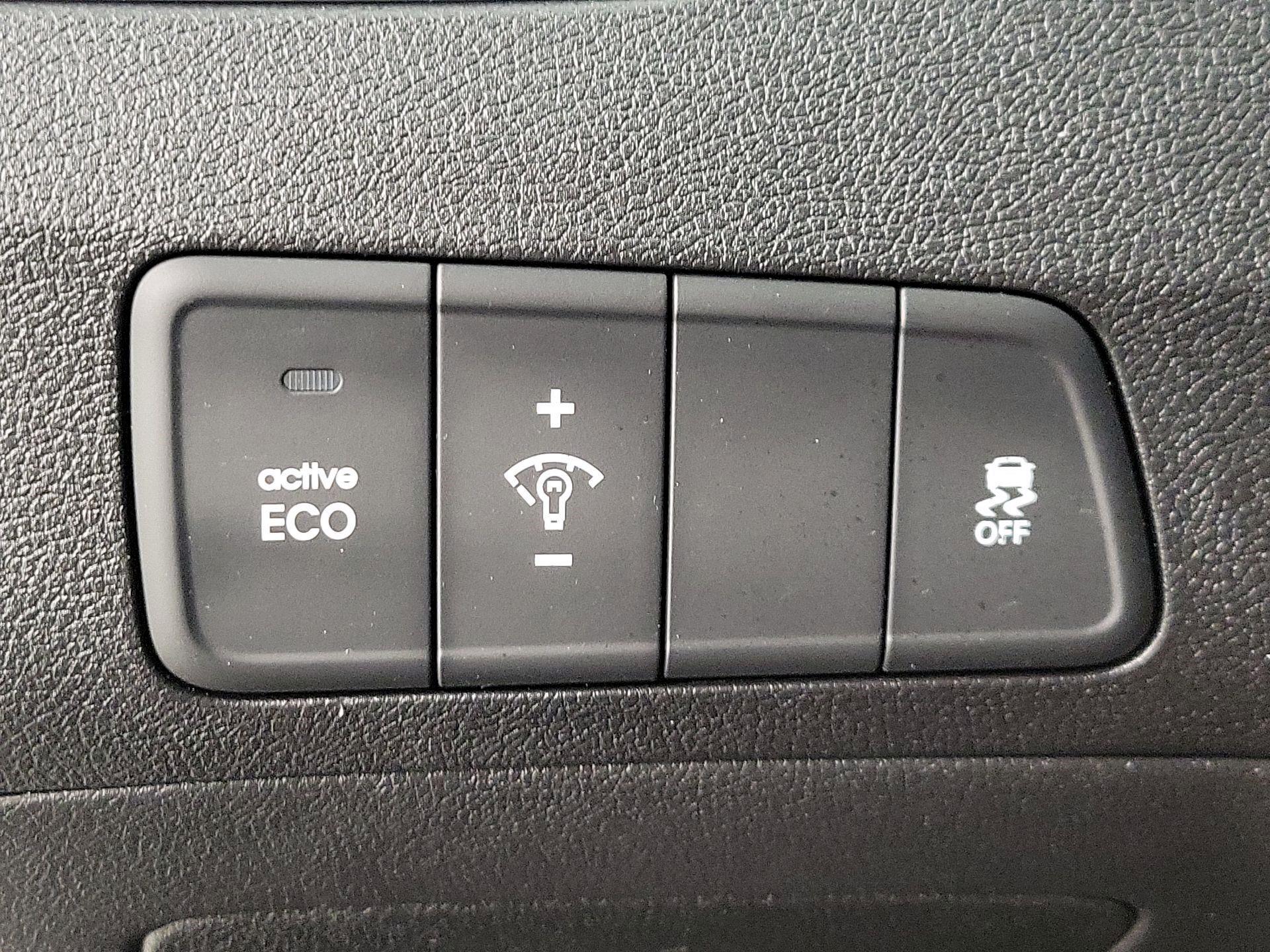Thumbnail: 2016 Hyundai Elantra - 13