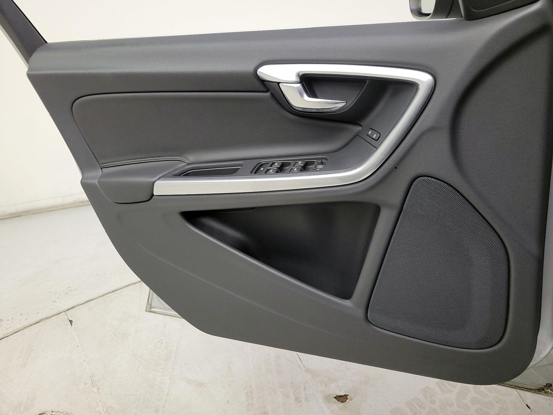 Thumbnail: 2015 Volvo S60 - 12