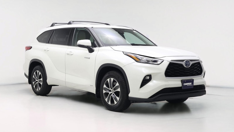 2020 Toyota Highlander XLE Hero Image