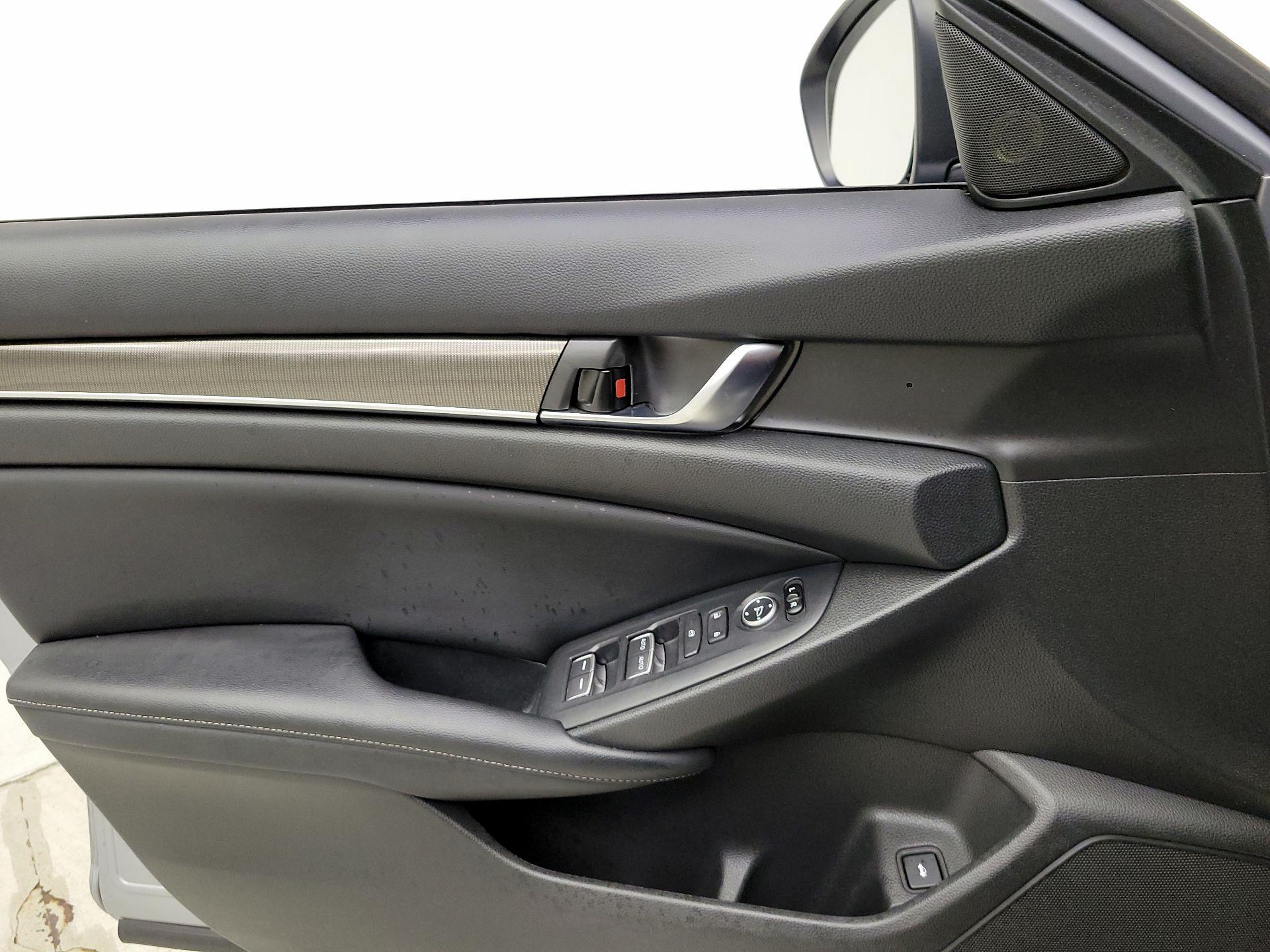 Thumbnail: 2018 Honda Accord - 12