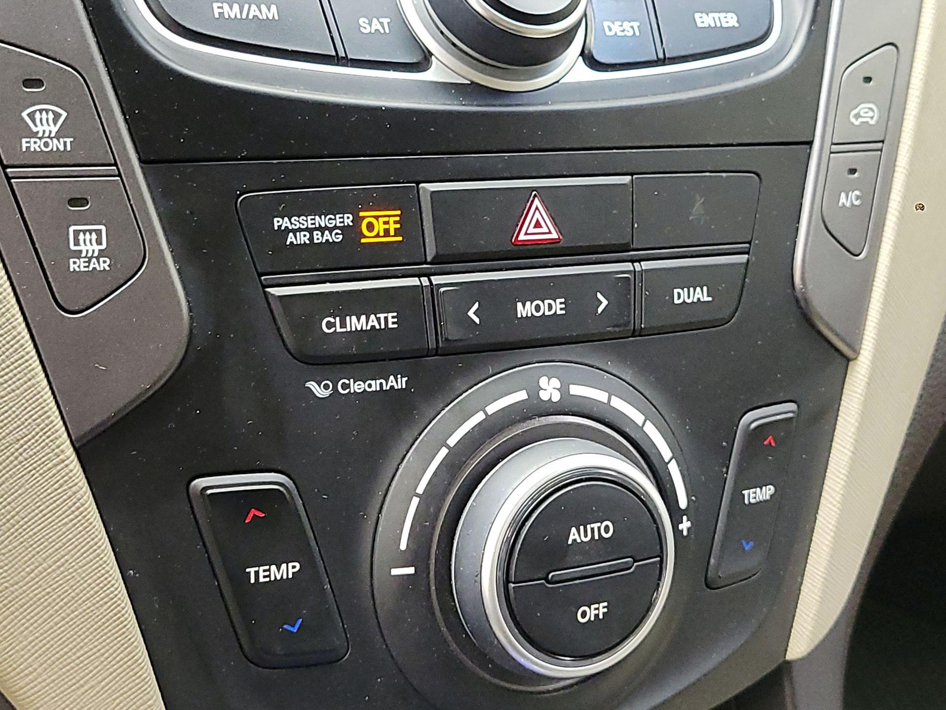 Thumbnail: 2015 Hyundai Santa Fe - 17