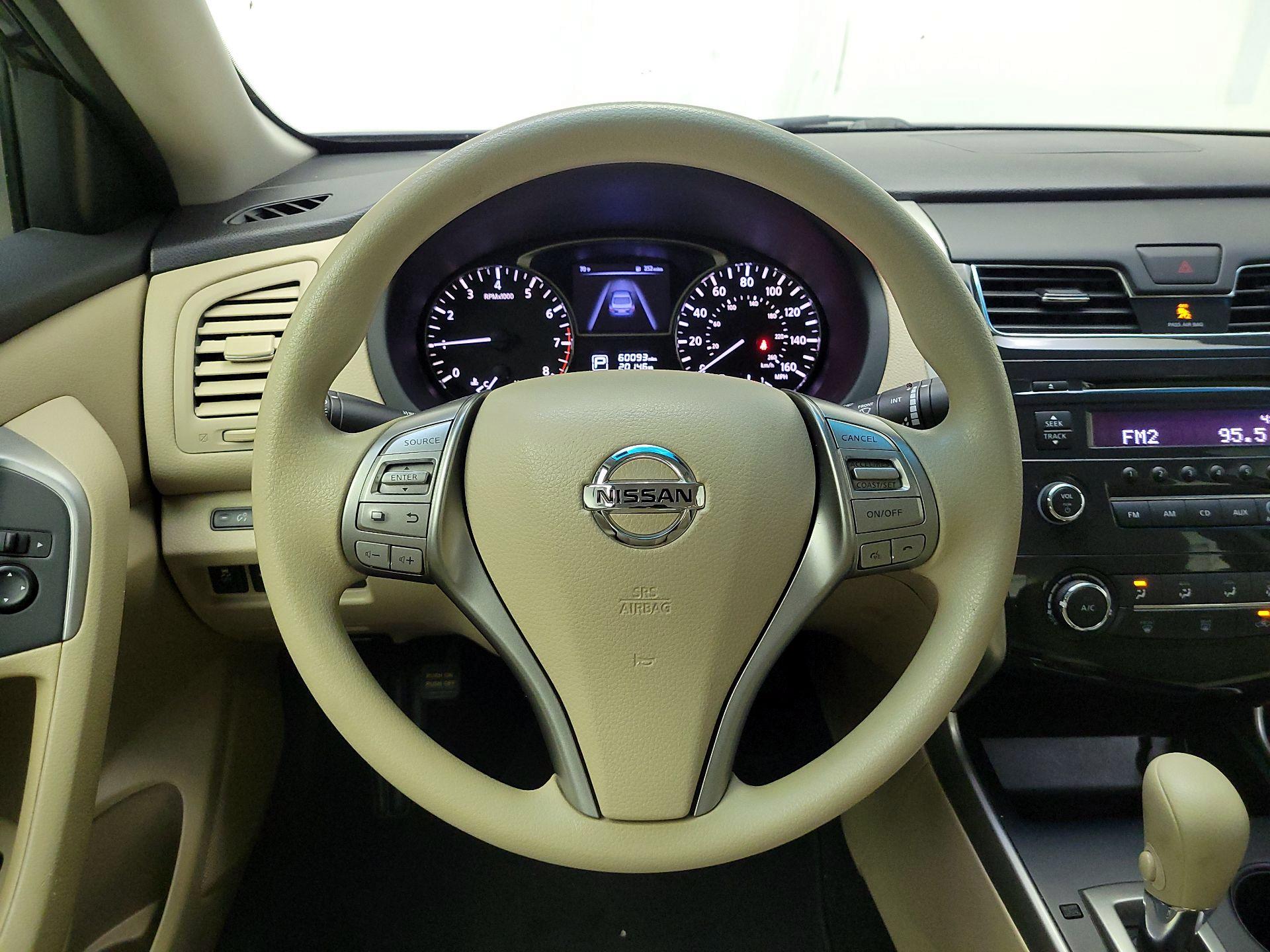 Thumbnail: 2015 Nissan Altima - 10