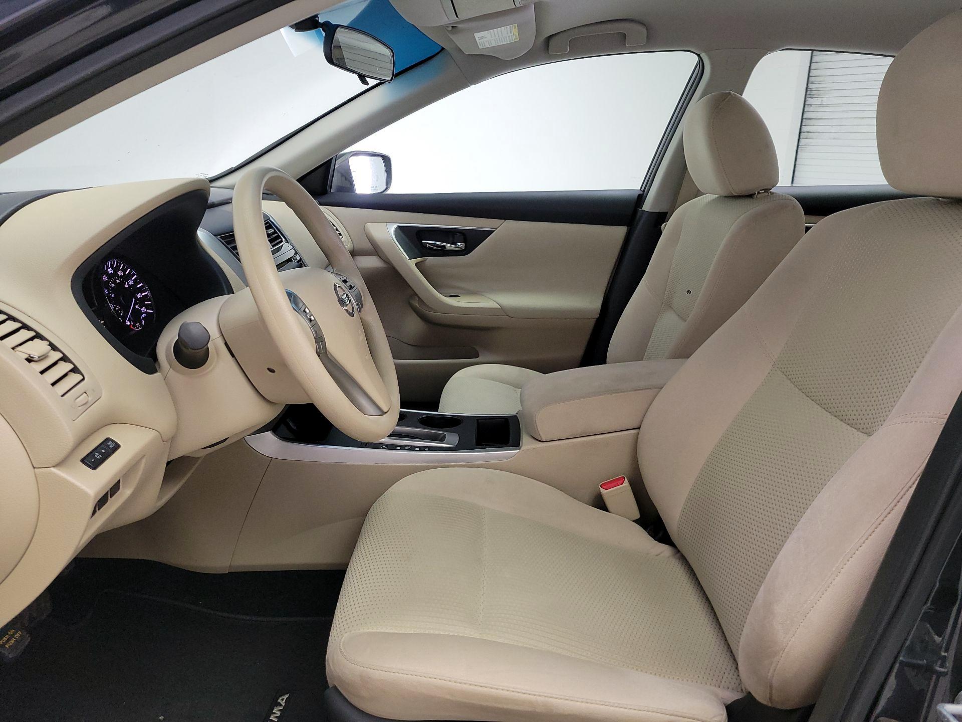 Thumbnail: 2015 Nissan Altima - 11