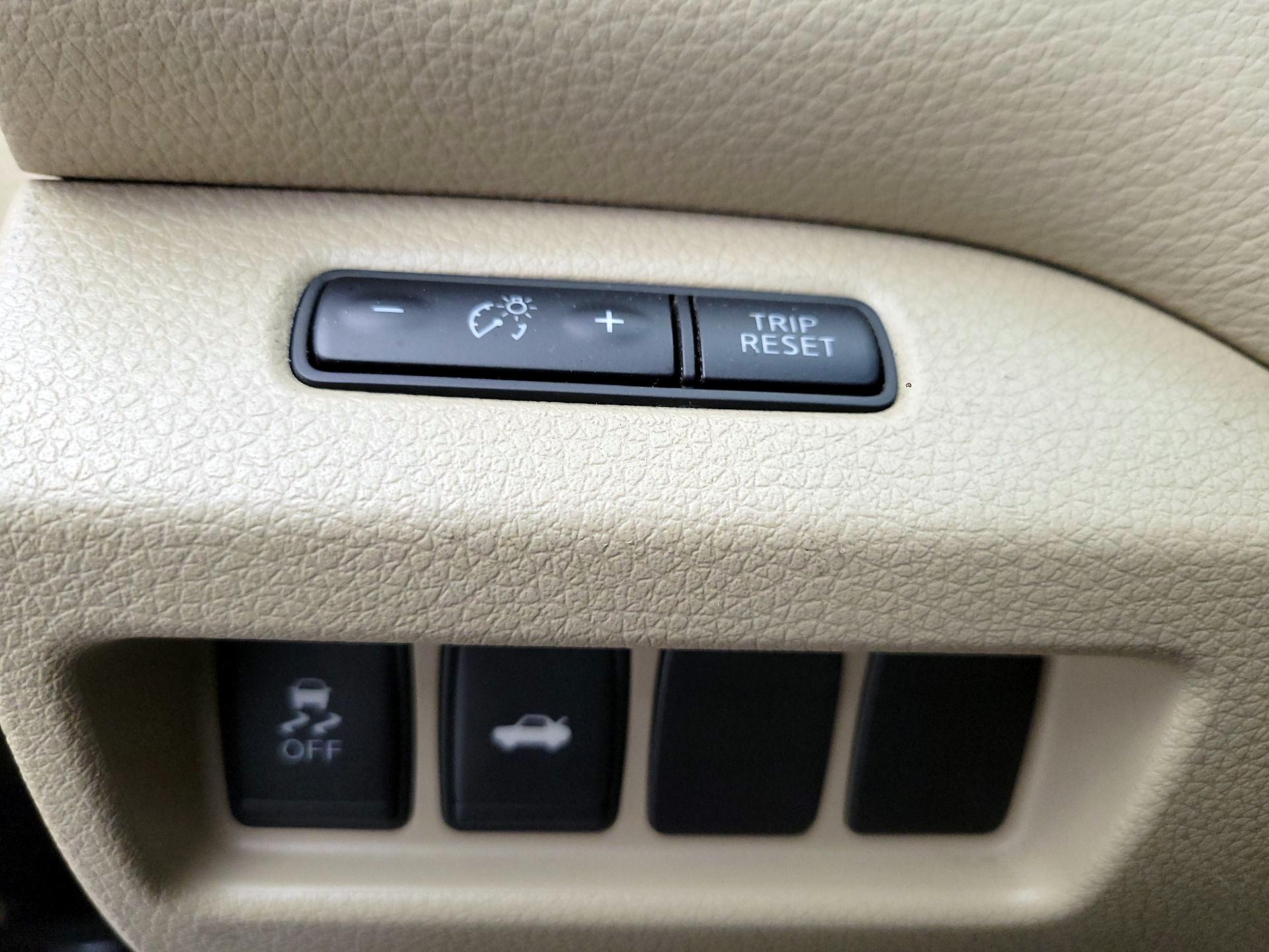 Thumbnail: 2015 Nissan Altima - 13