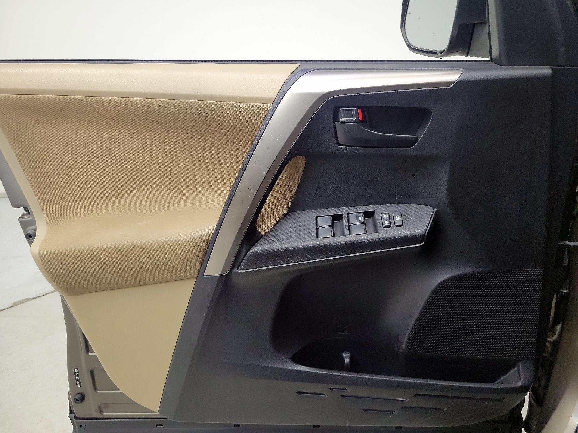 Thumbnail: 2013 Toyota RAV4 - 12
