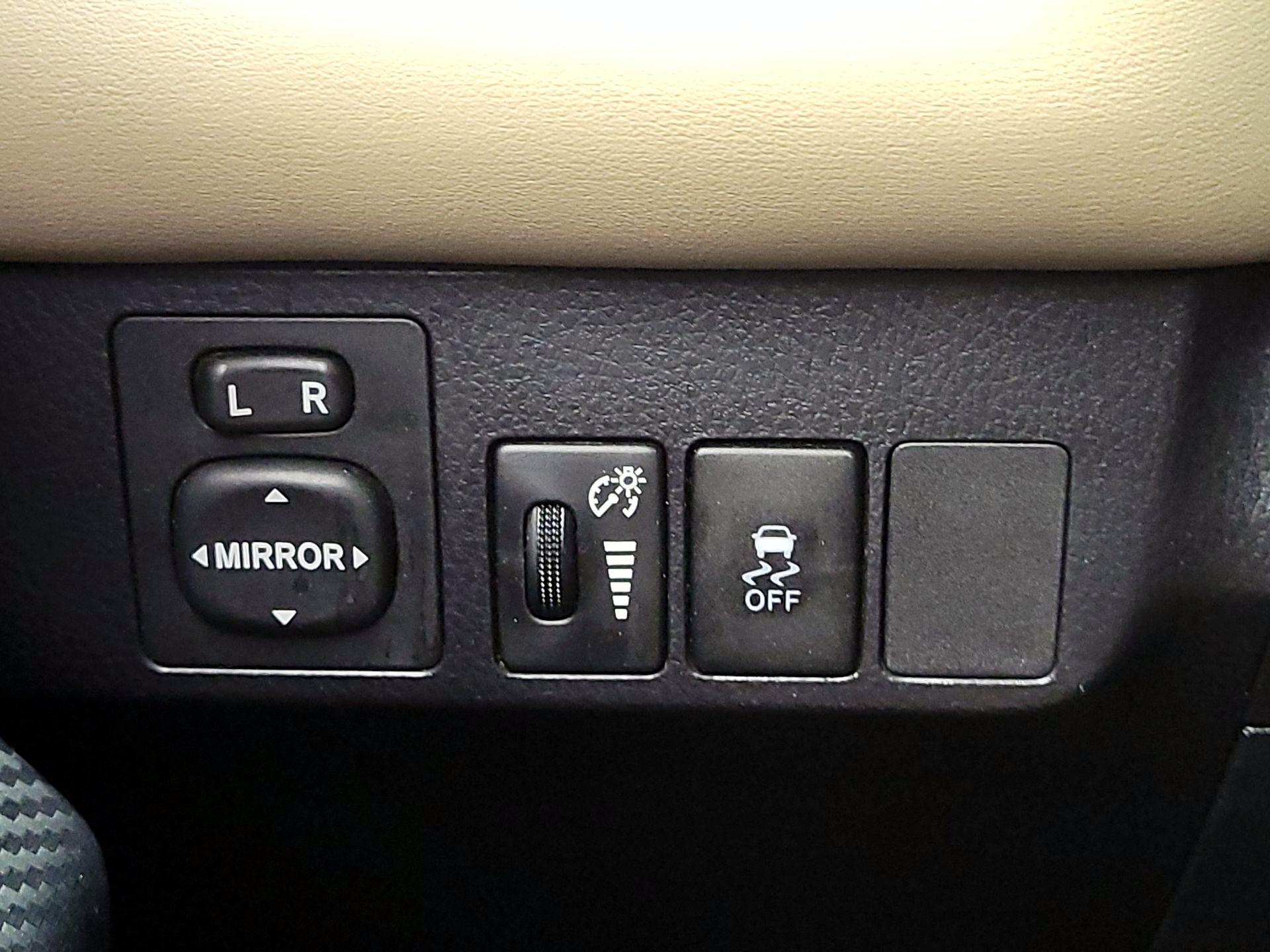 Thumbnail: 2013 Toyota RAV4 - 13