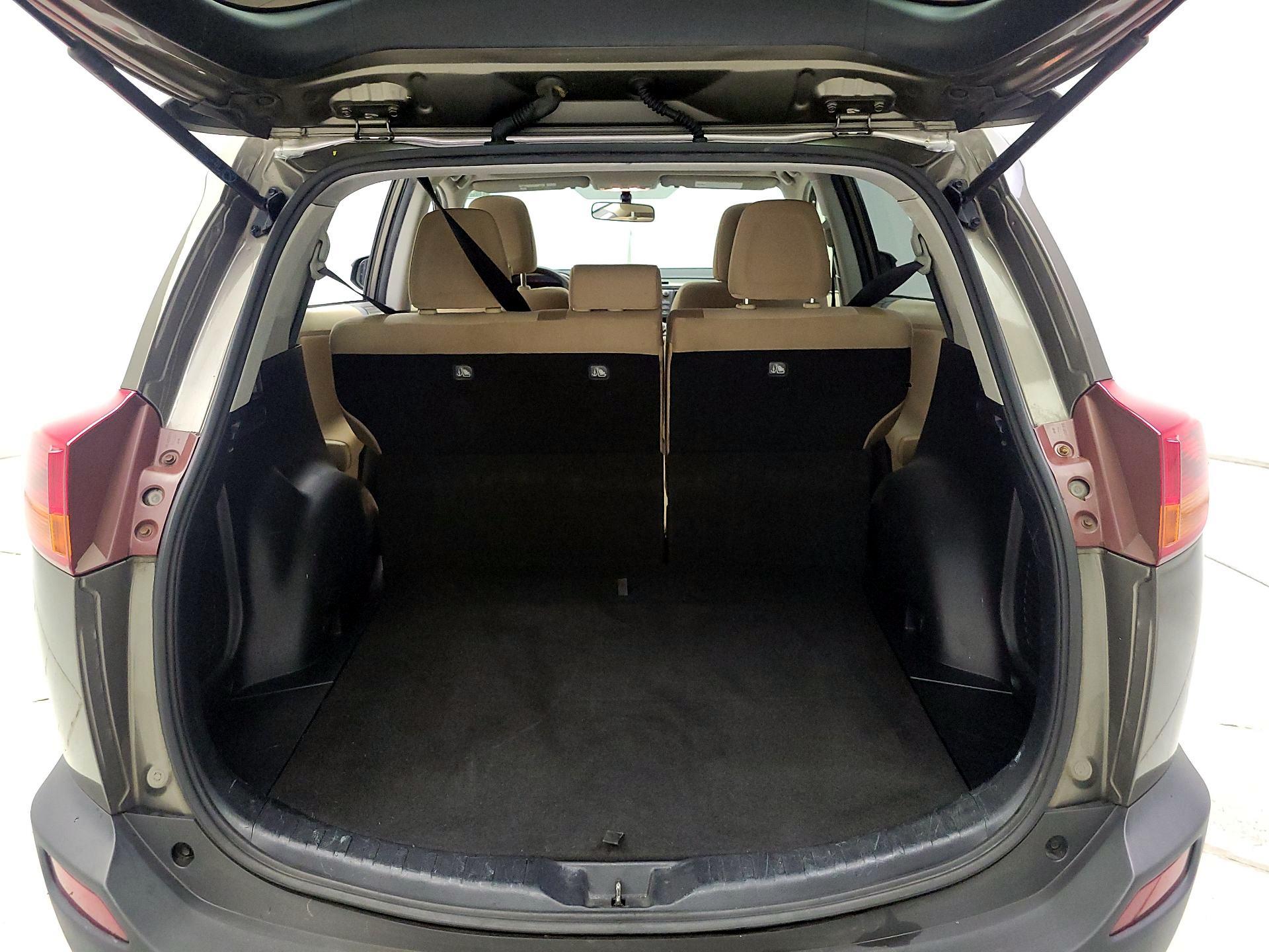 Thumbnail: 2013 Toyota RAV4 - 20