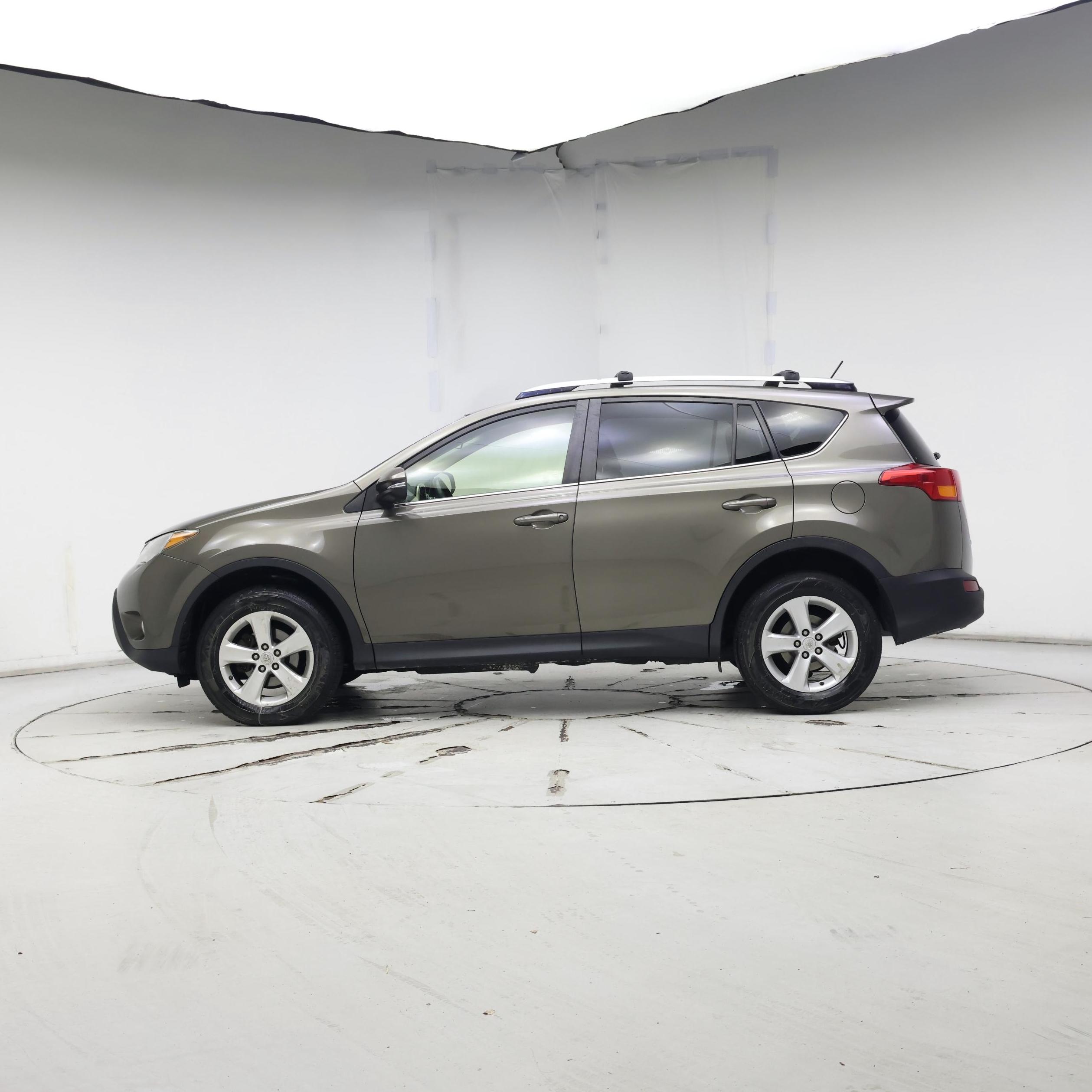 Thumbnail: 2013 Toyota RAV4 - 3