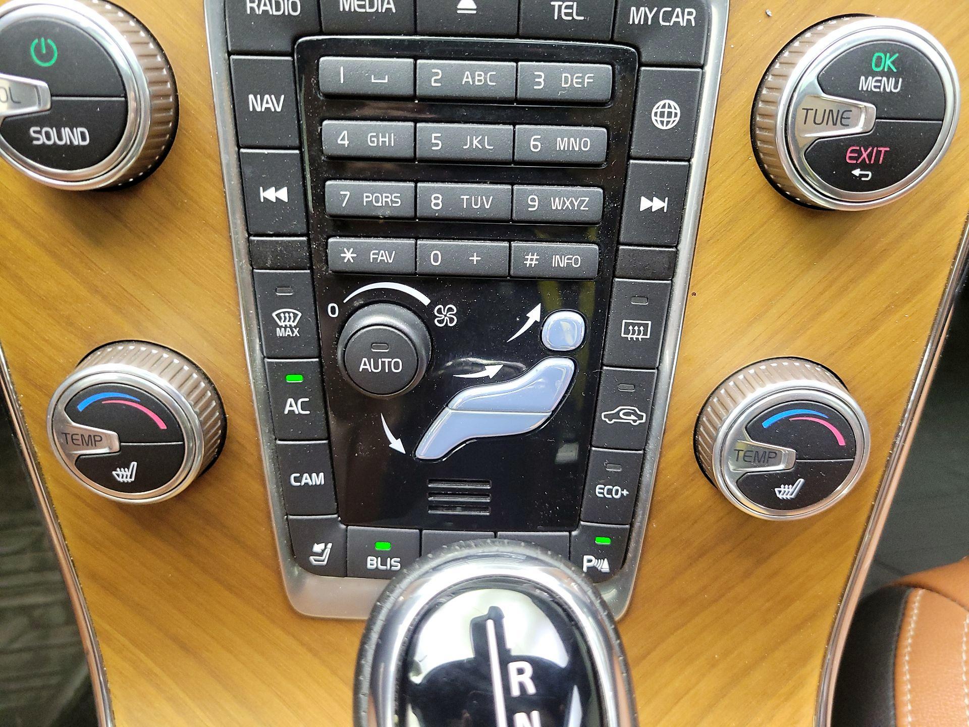 Thumbnail: 2015 Volvo V60 - 17