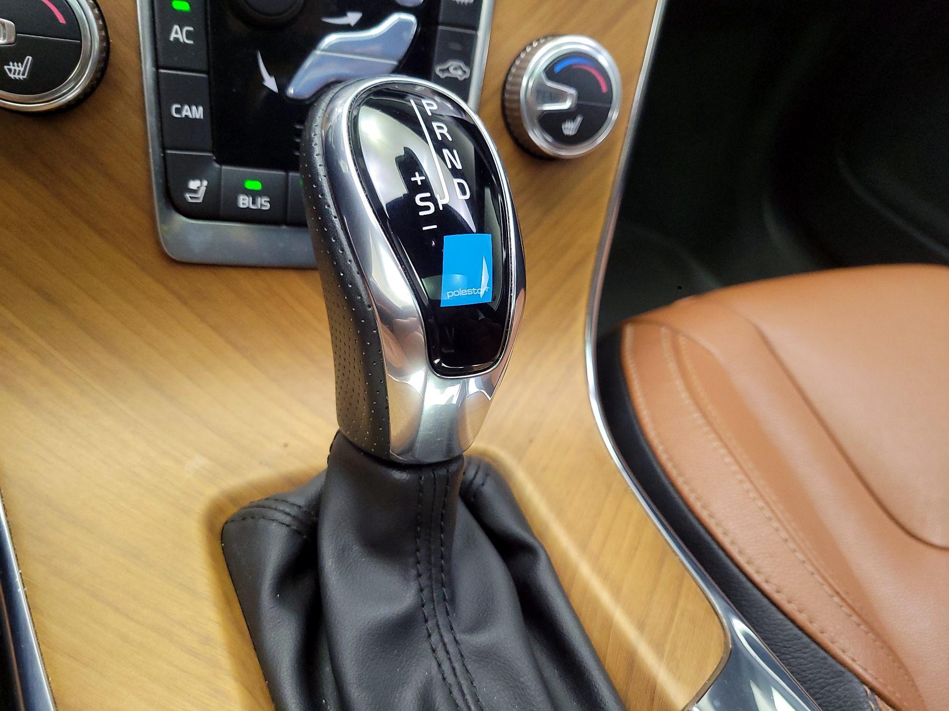 Thumbnail: 2015 Volvo V60 - 18