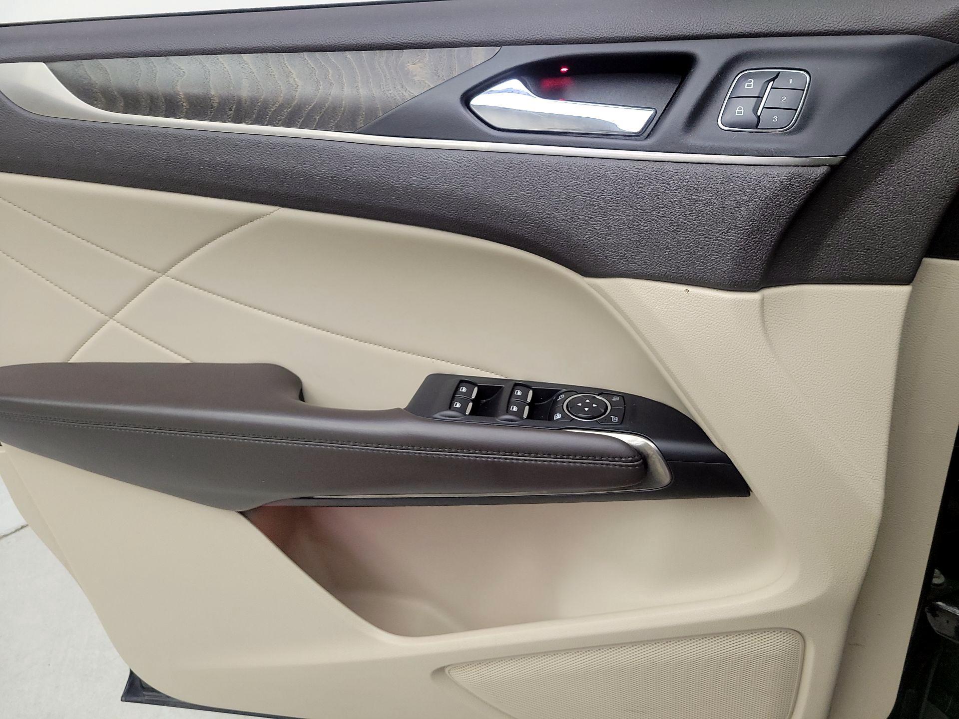 Thumbnail: 2017 Lincoln MKC - 12