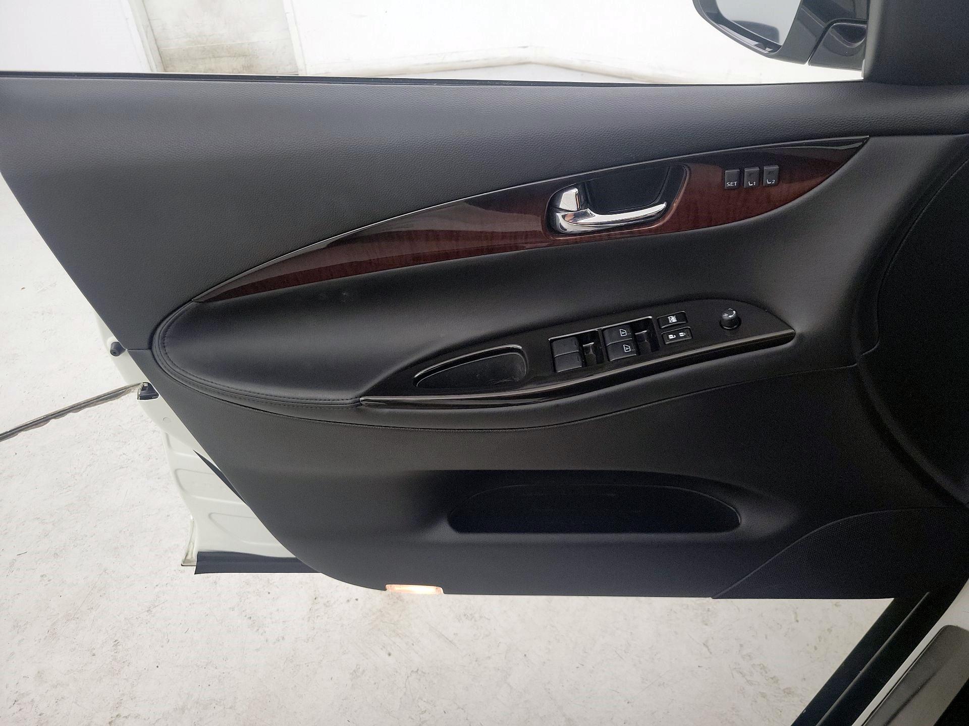 Thumbnail: 2017 INFINITI QX50 - 12
