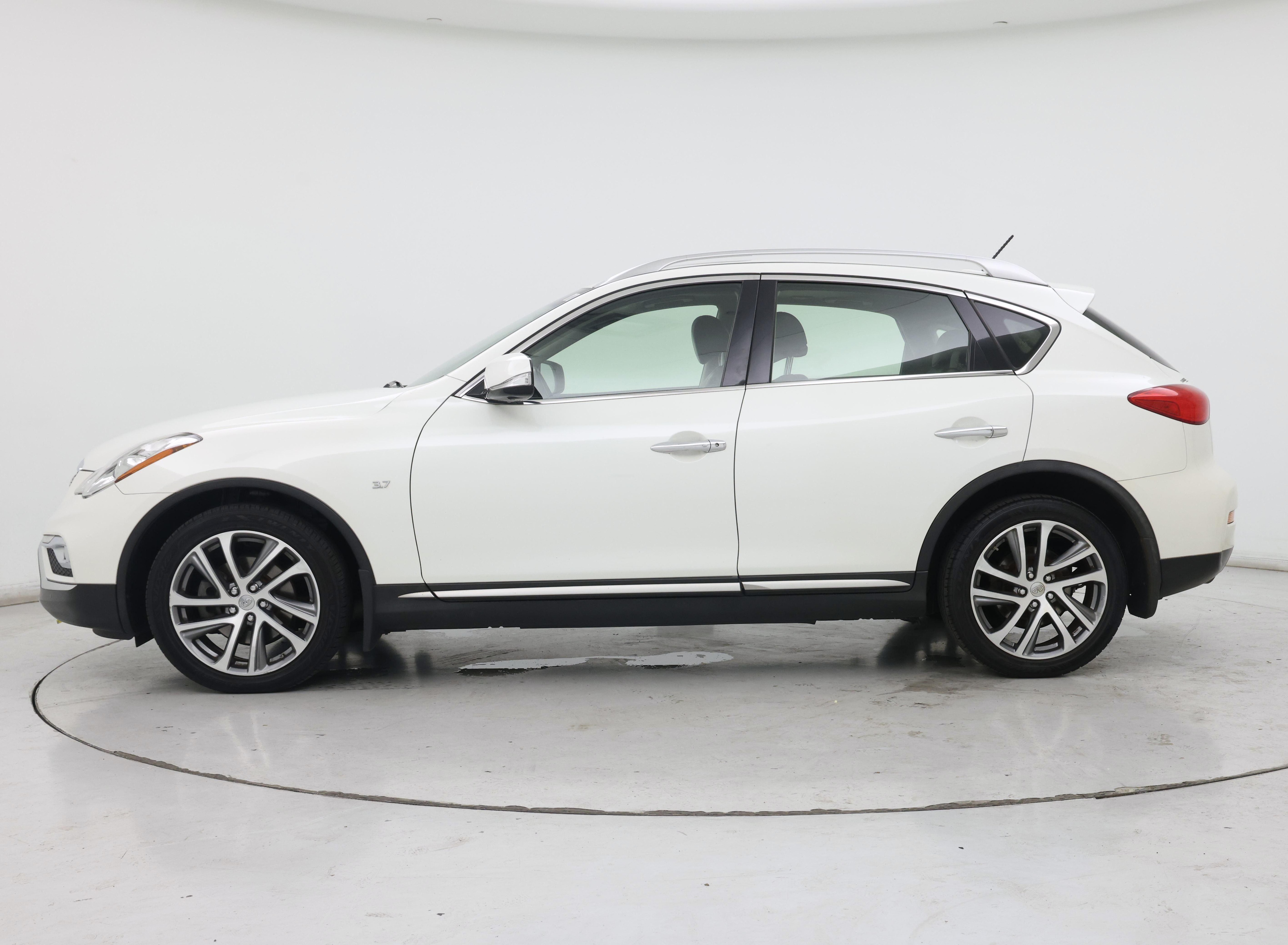 Thumbnail: 2017 INFINITI QX50 - 3