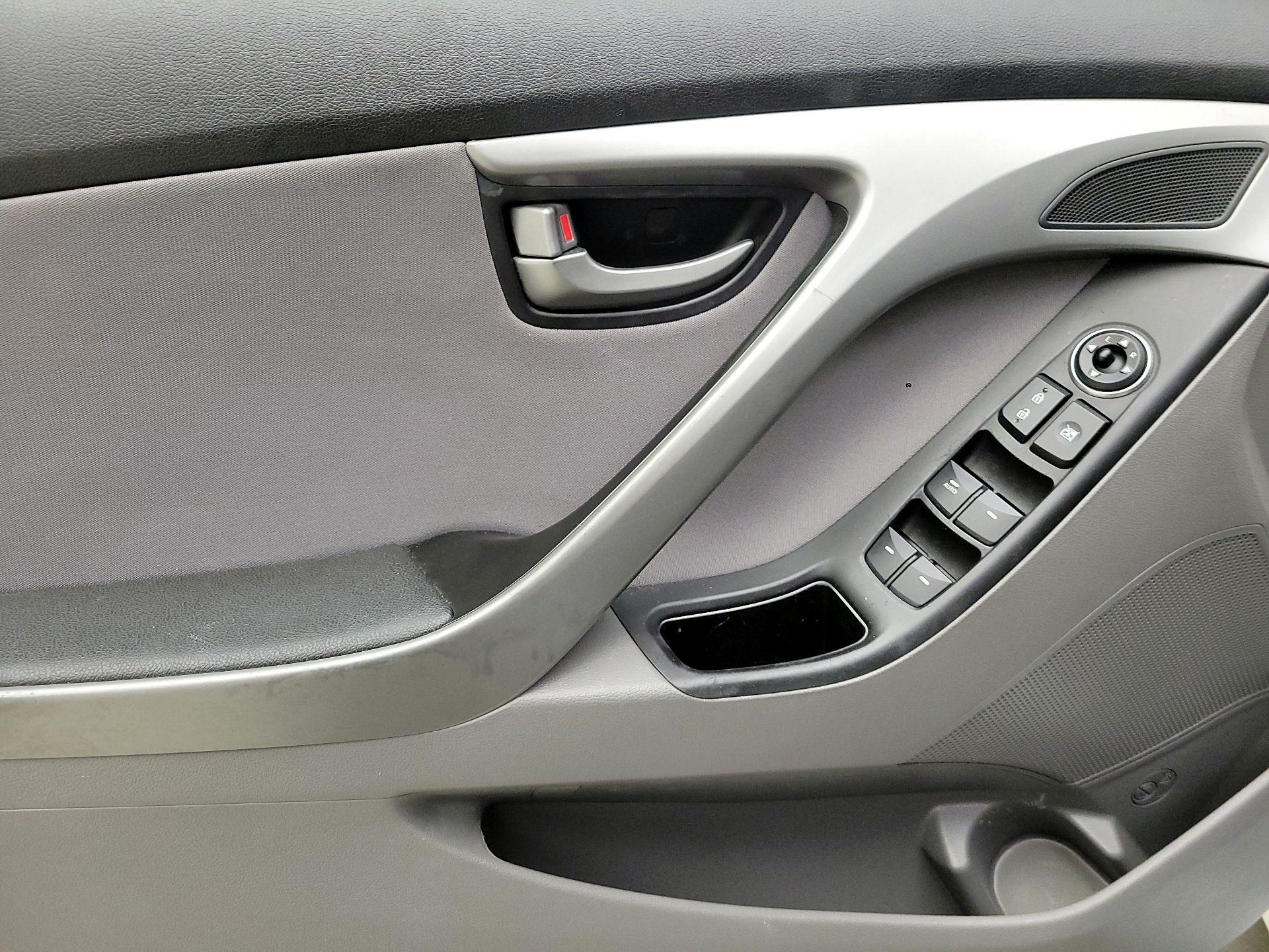 Thumbnail: 2016 Hyundai Elantra - 12
