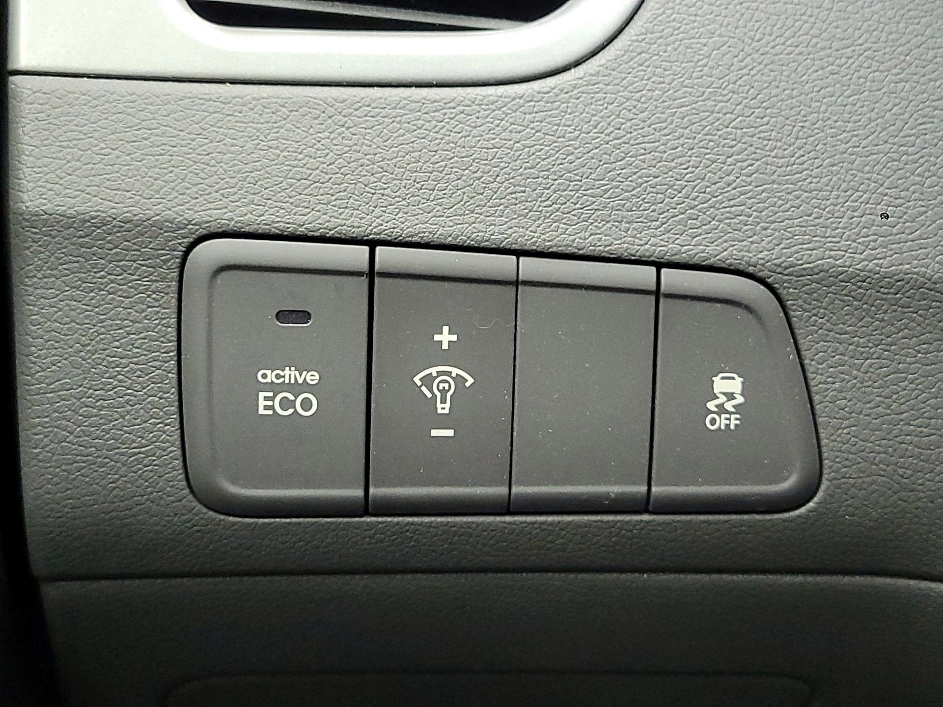Thumbnail: 2016 Hyundai Elantra - 13