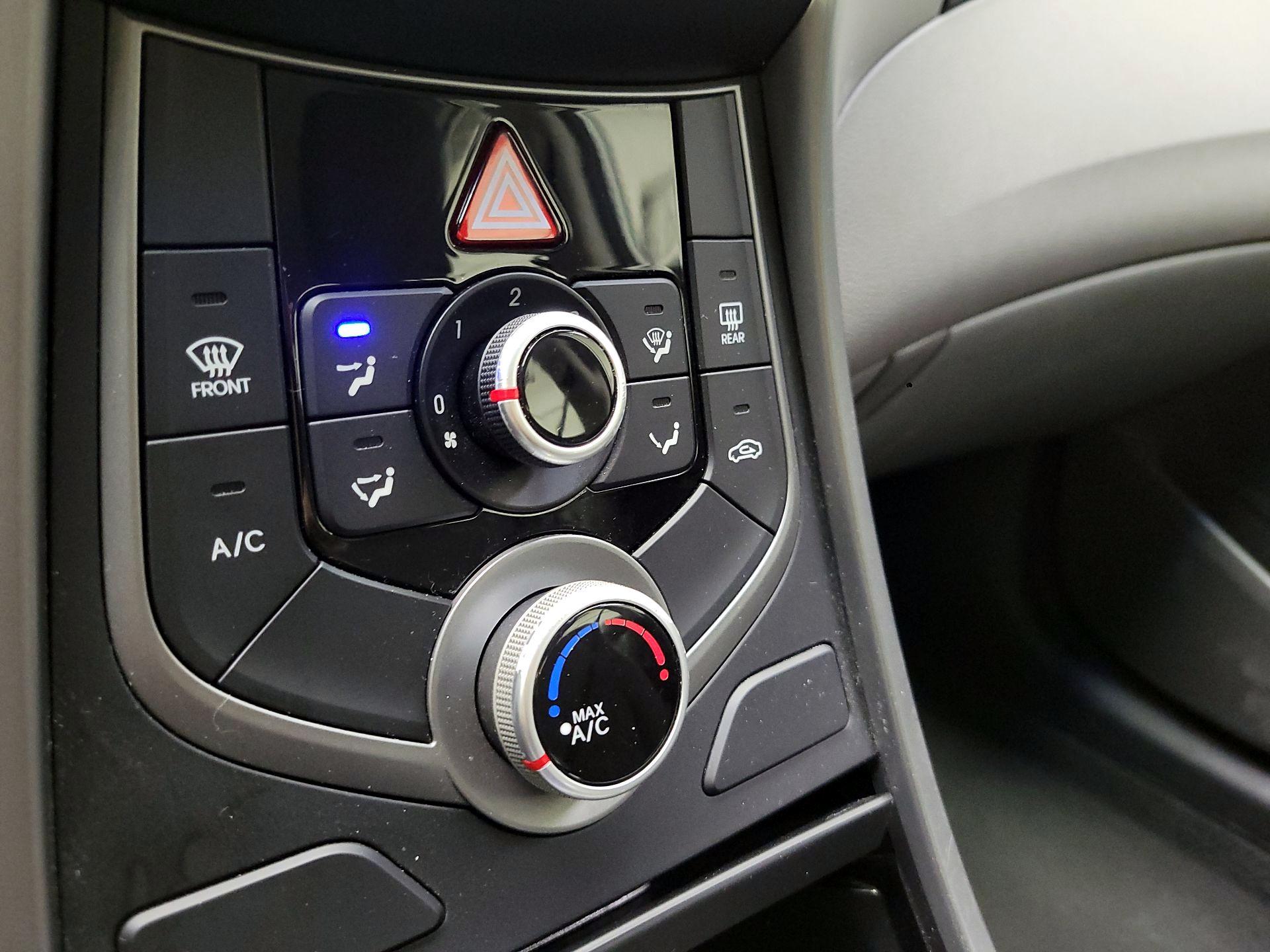 Thumbnail: 2016 Hyundai Elantra - 16