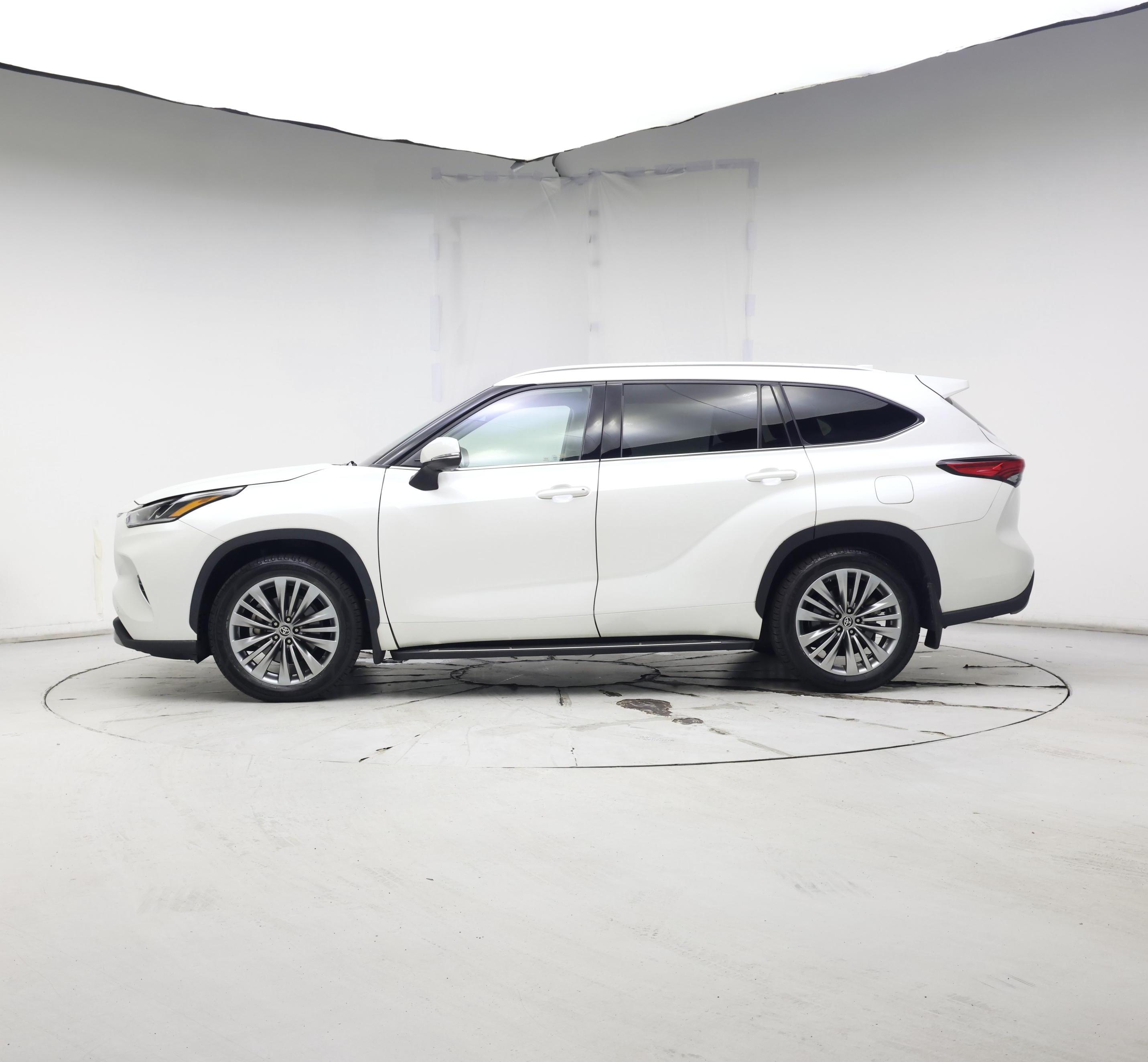 Thumbnail: 2020 Toyota Highlander - 3