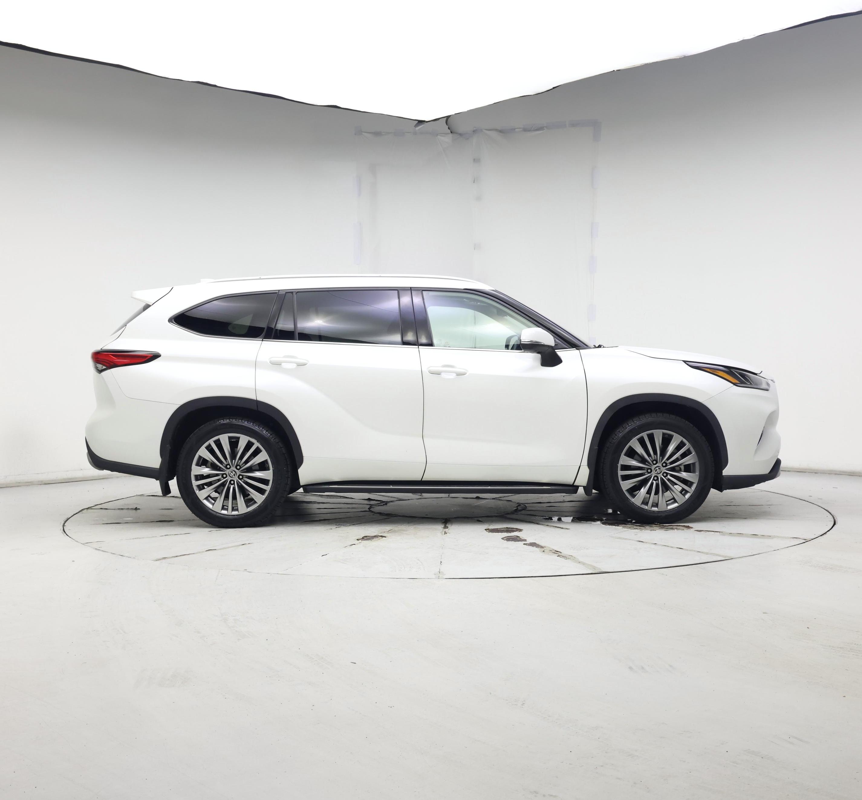Thumbnail: 2020 Toyota Highlander - 7