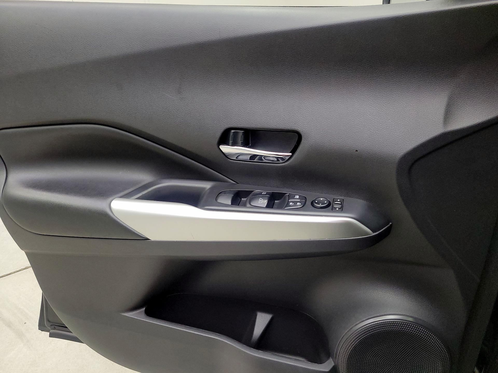 Thumbnail: 2019 Nissan Kicks - 12