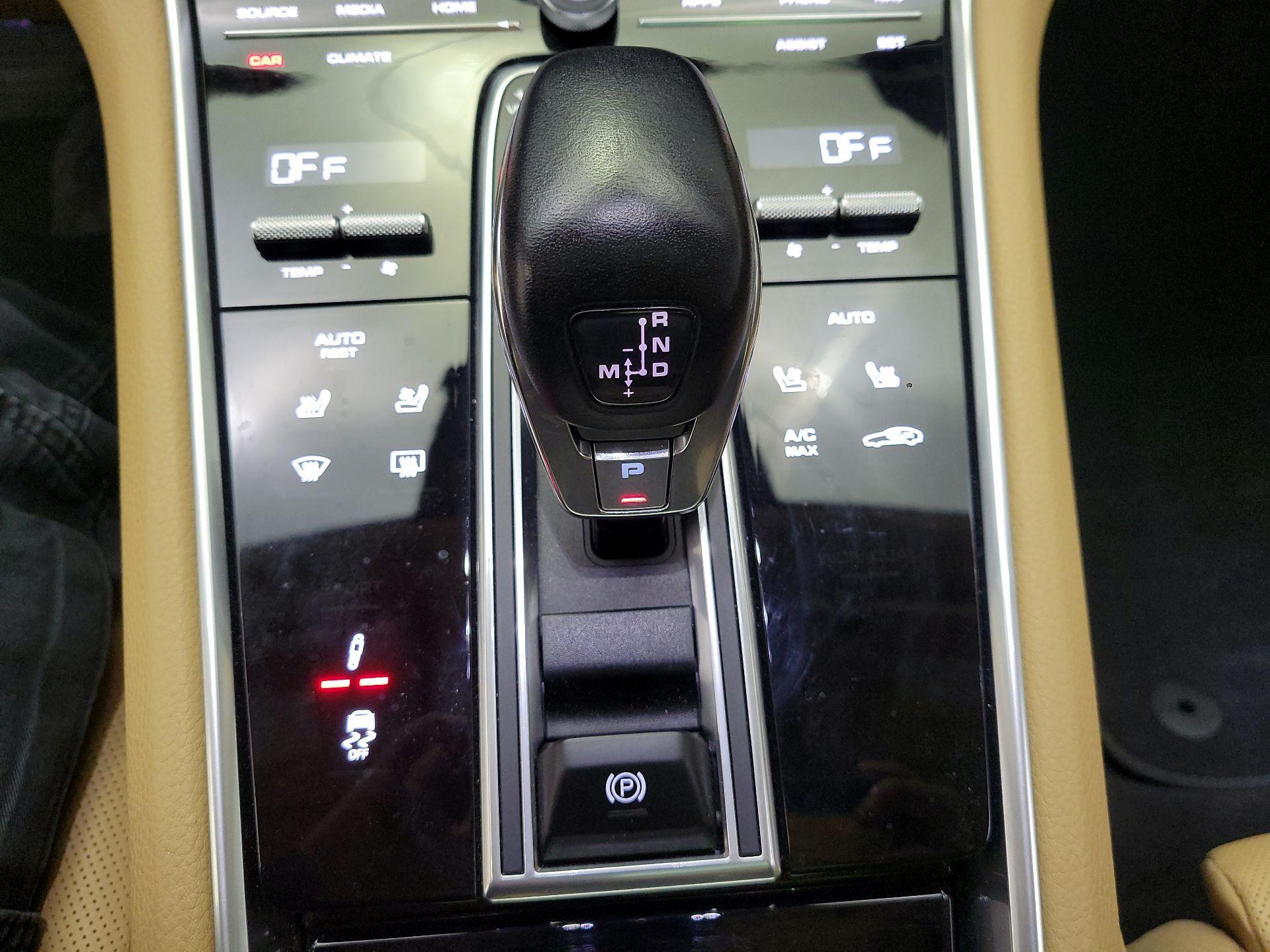 Thumbnail: 2020 Porsche Panamera - 18