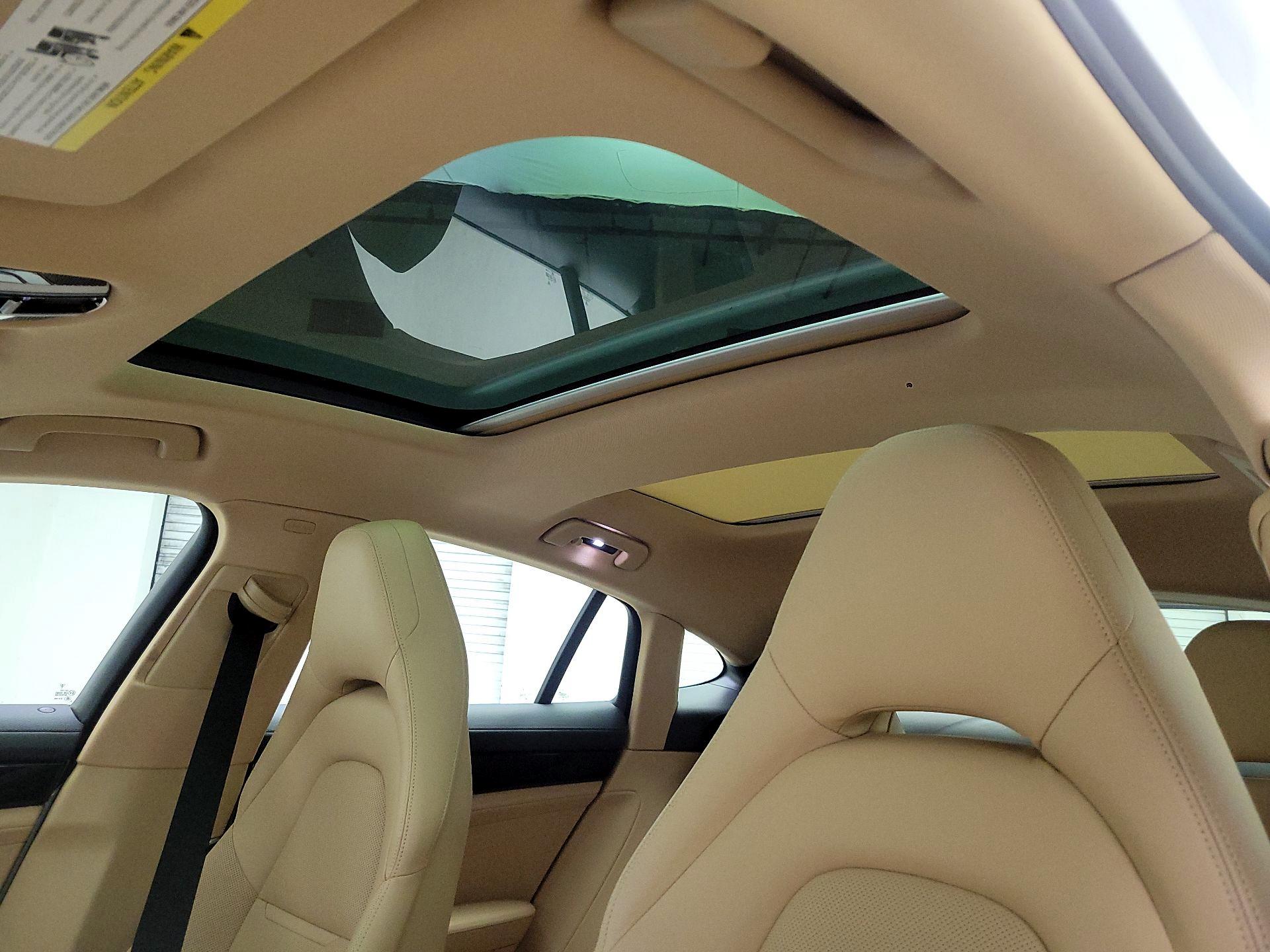 Thumbnail: 2020 Porsche Panamera - 20