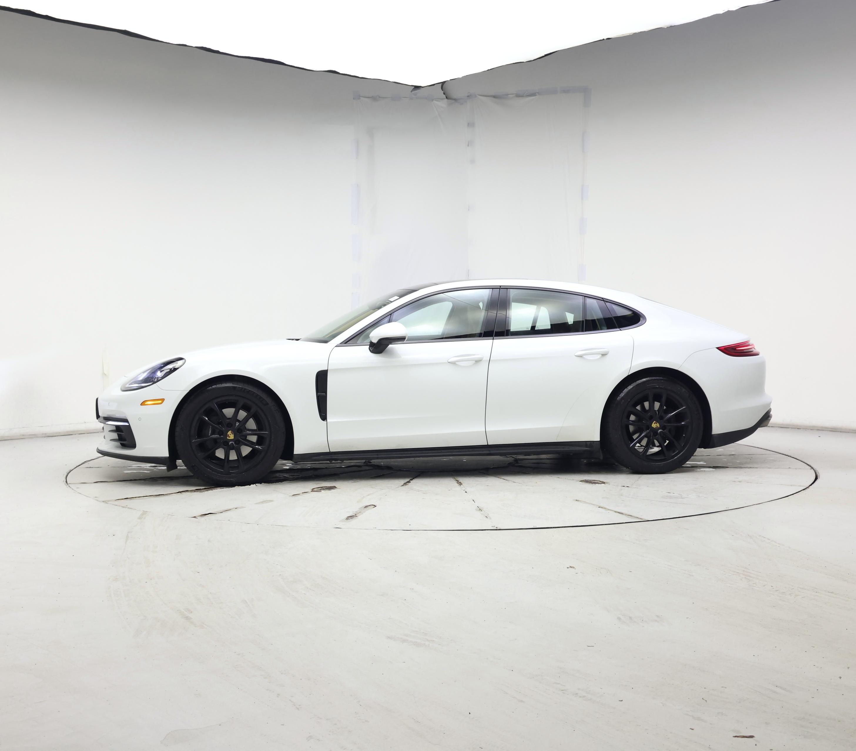 Thumbnail: 2020 Porsche Panamera - 3