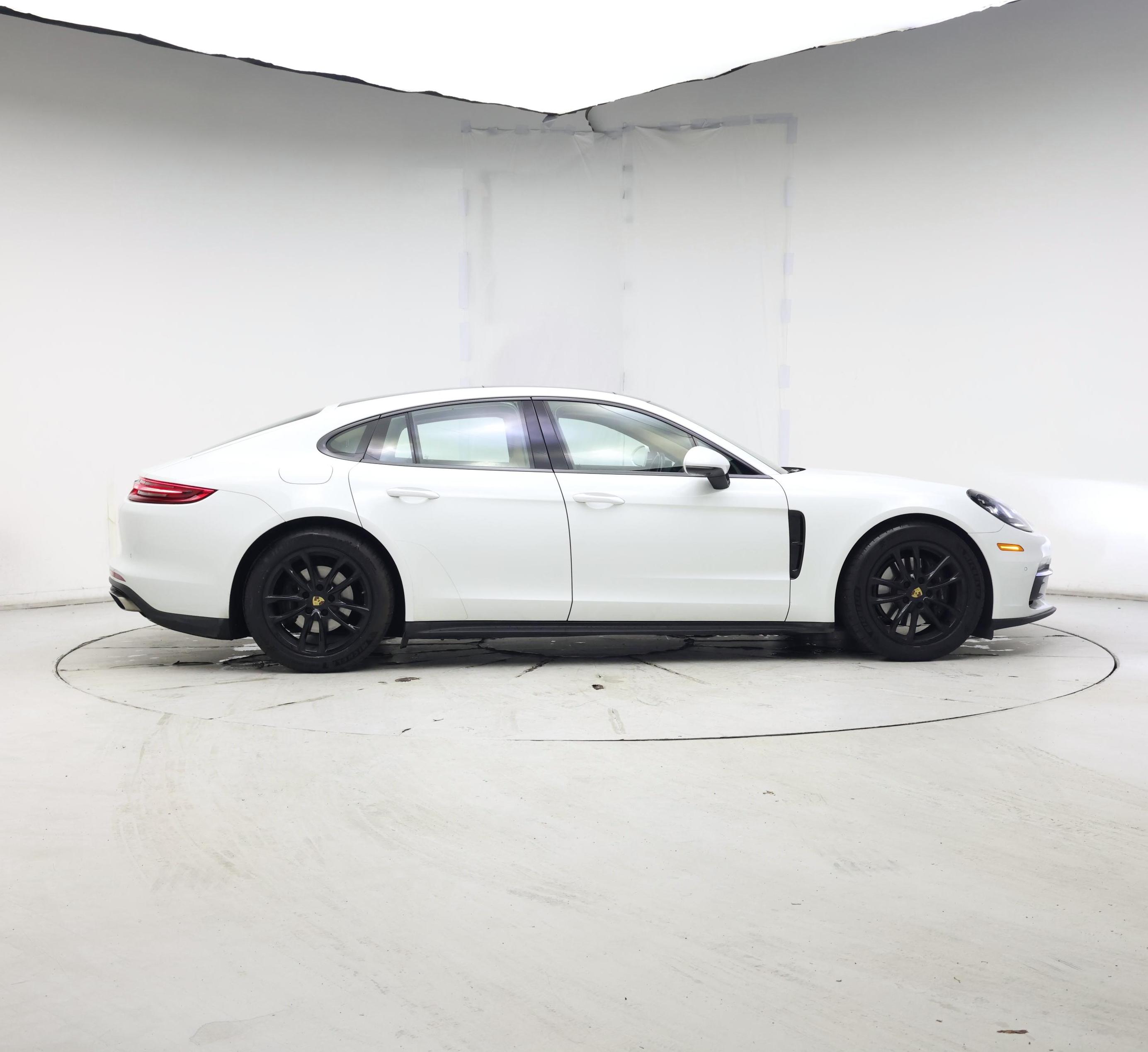 Thumbnail: 2020 Porsche Panamera - 7
