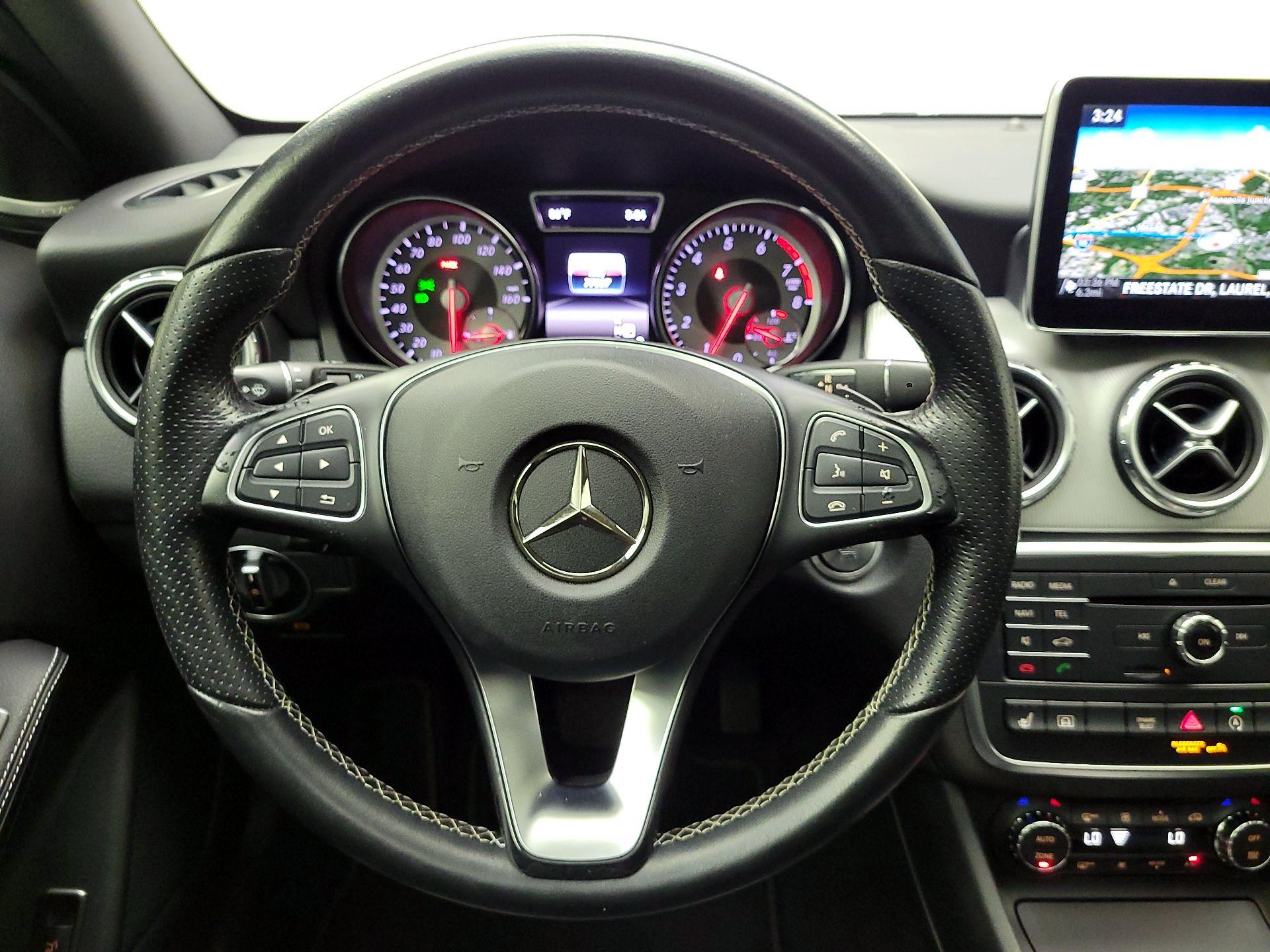 Thumbnail: 2016 Mercedes-Benz GLA - 10