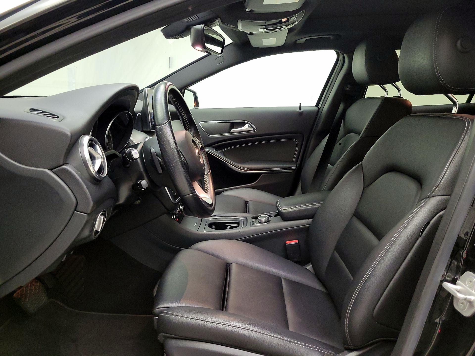 Thumbnail: 2016 Mercedes-Benz GLA - 11