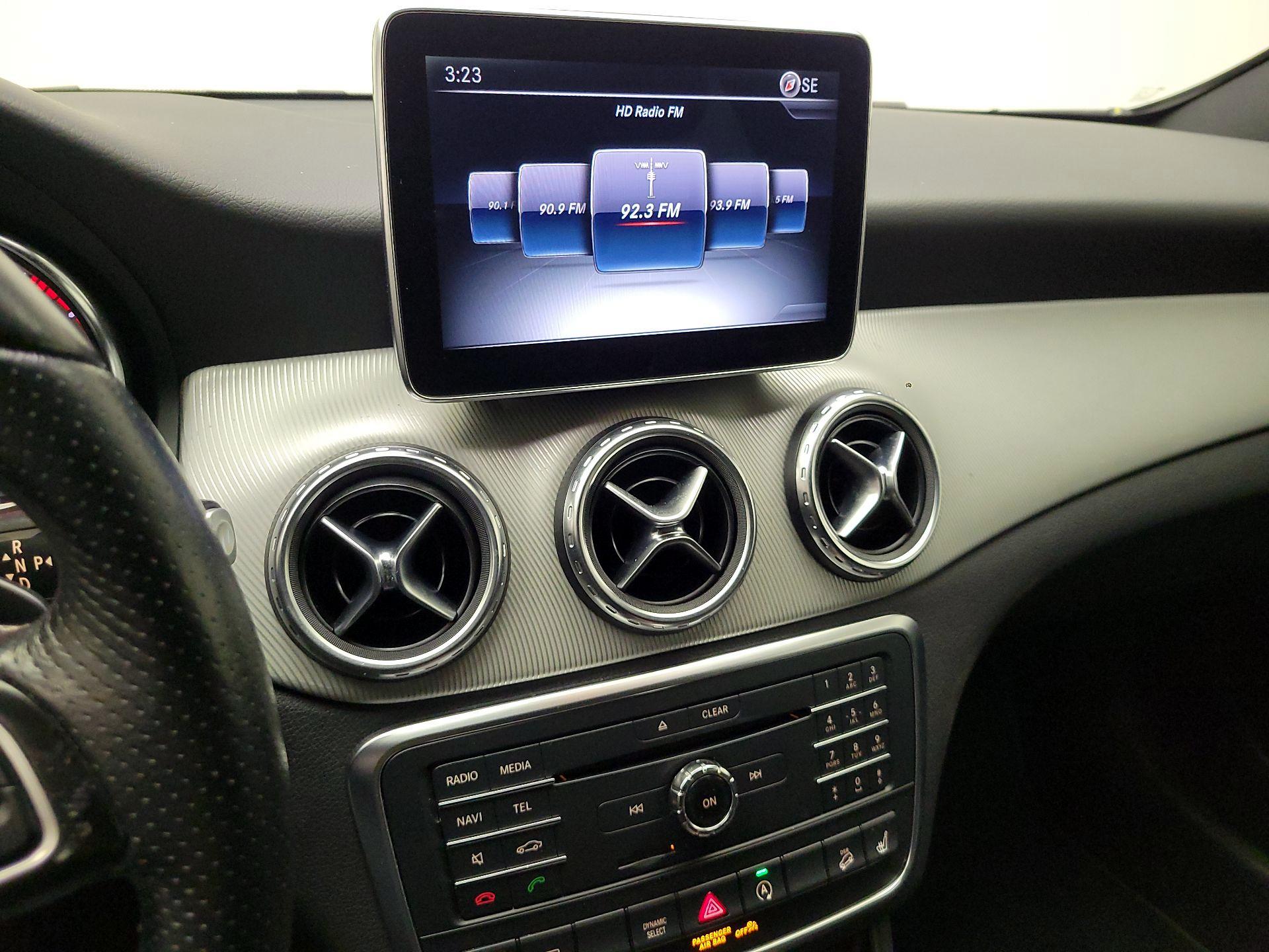 Thumbnail: 2016 Mercedes-Benz GLA - 16