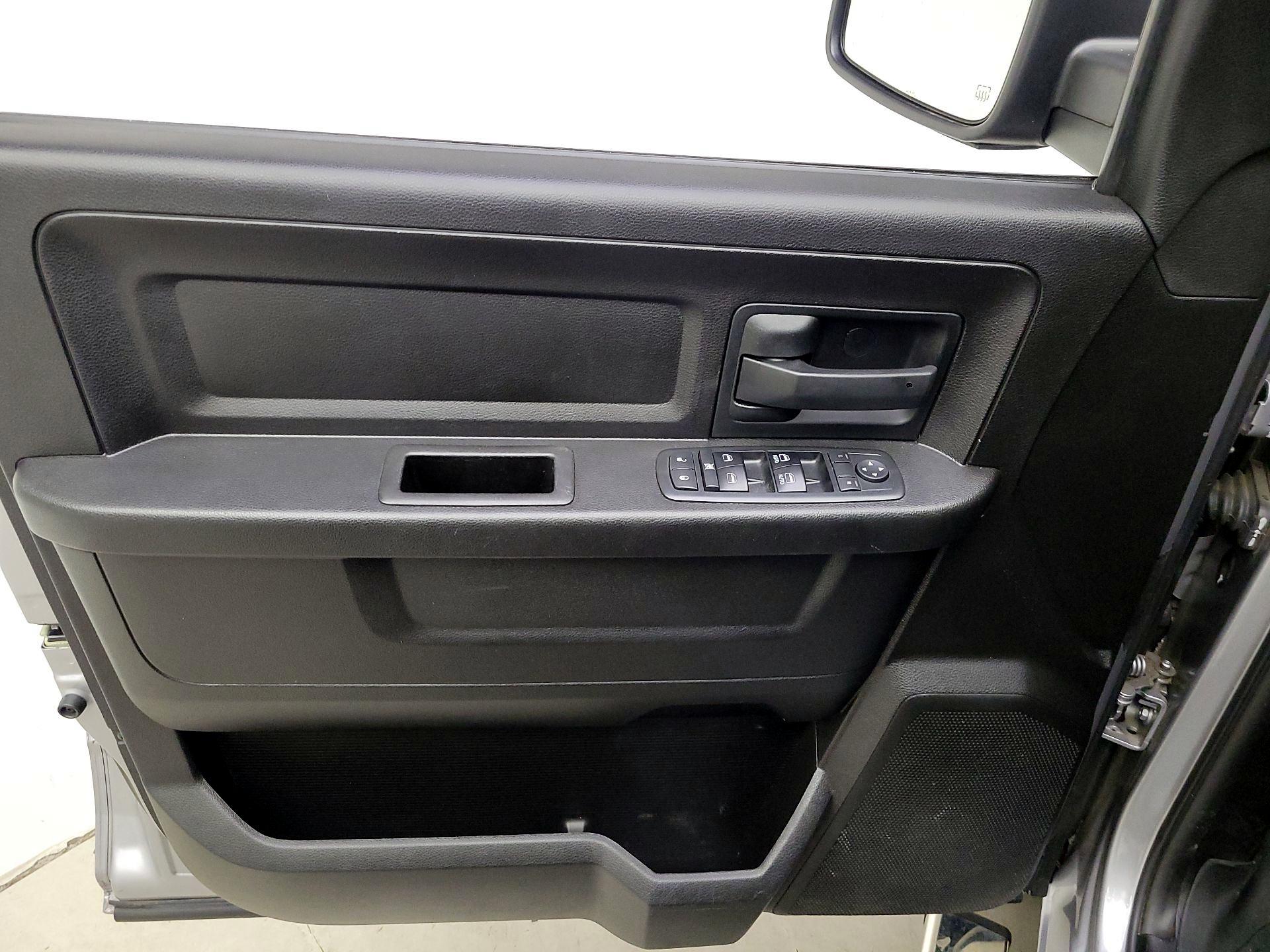 Thumbnail: 2019 RAM 1500 Classic - 12