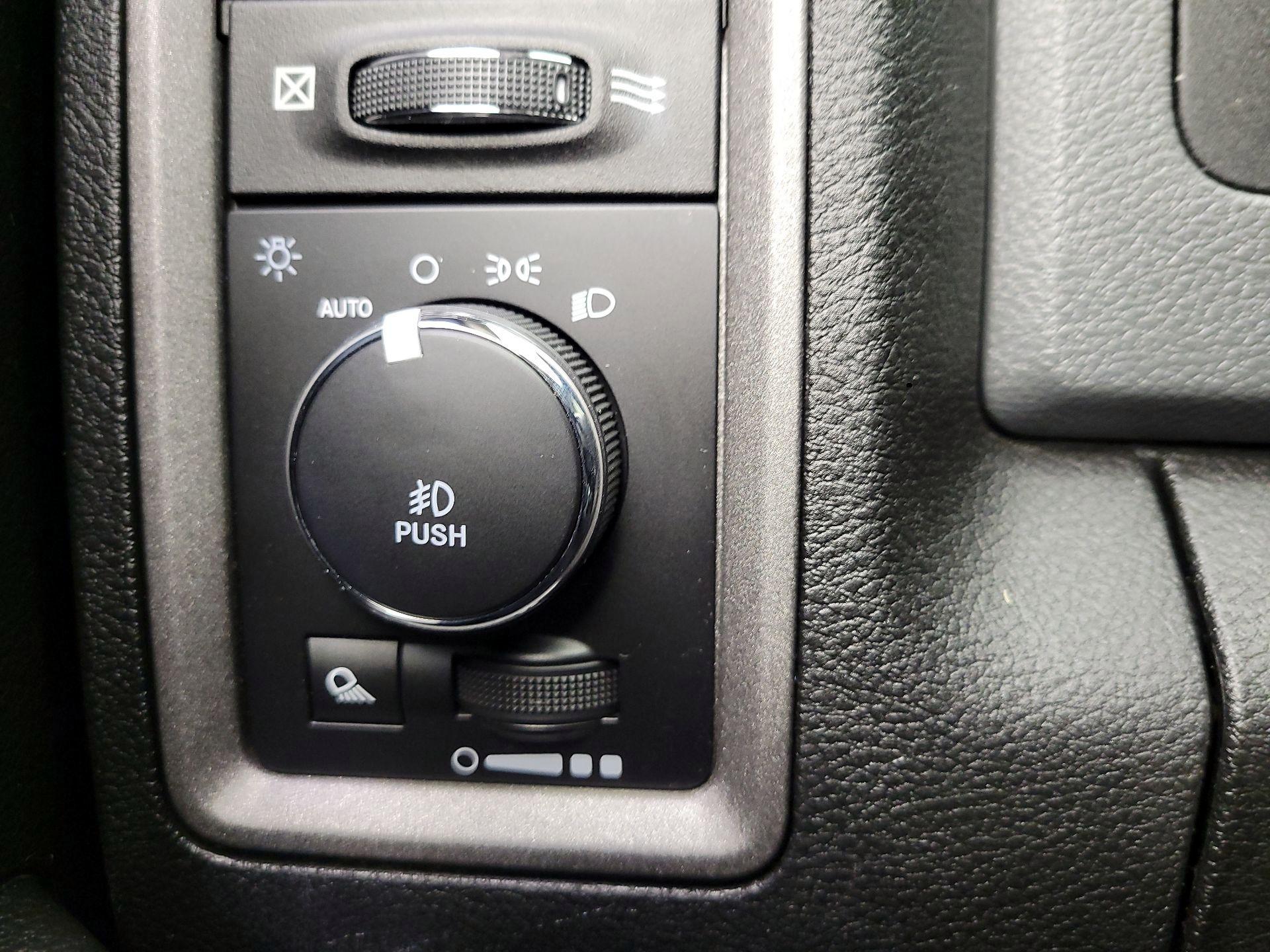 Thumbnail: 2019 RAM 1500 Classic - 13
