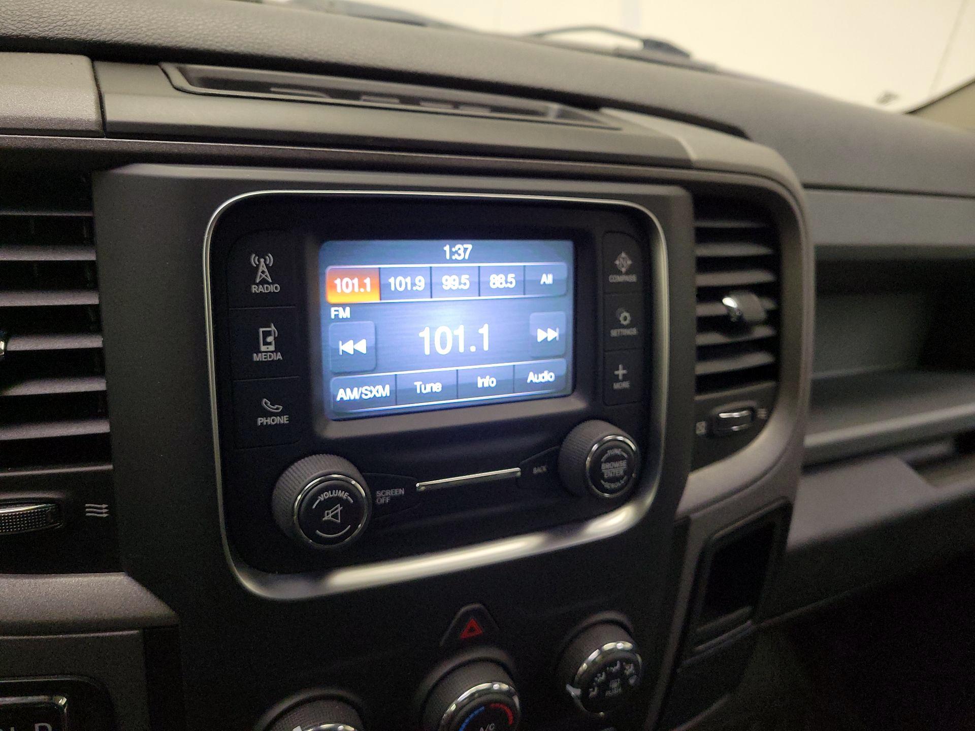 Thumbnail: 2019 RAM 1500 Classic - 15