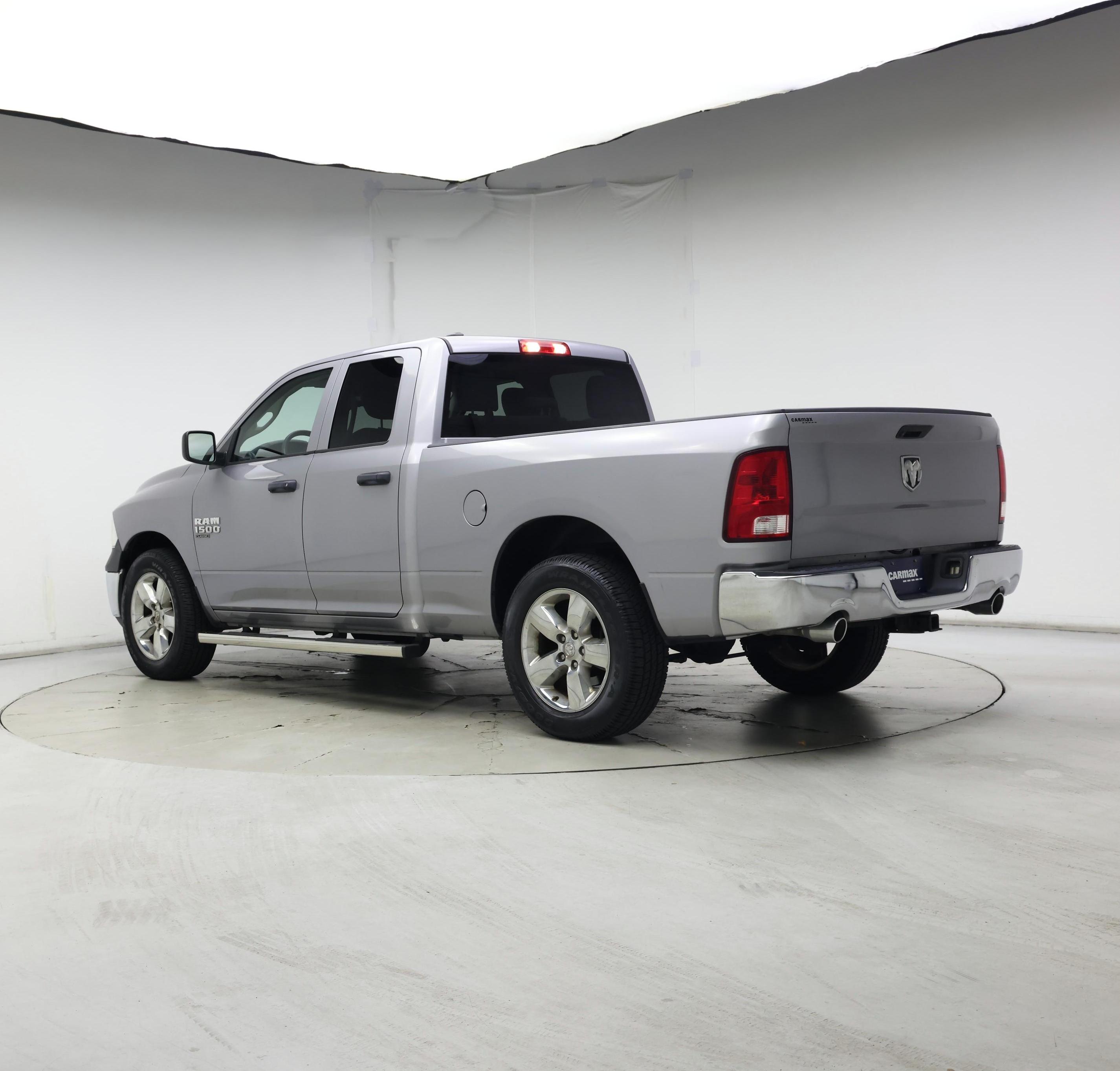 Thumbnail: 2019 RAM 1500 Classic - 2