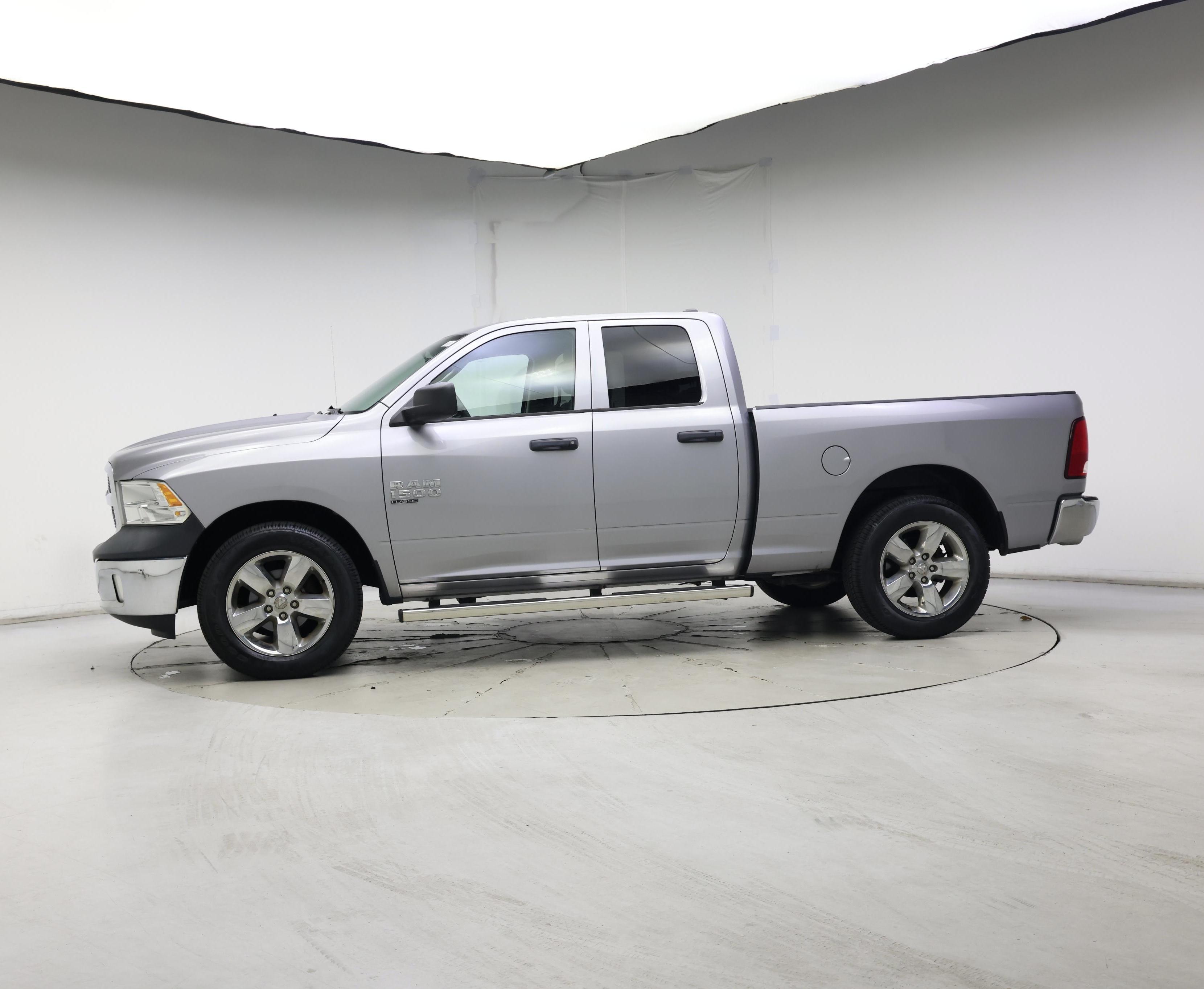 Thumbnail: 2019 RAM 1500 Classic - 3