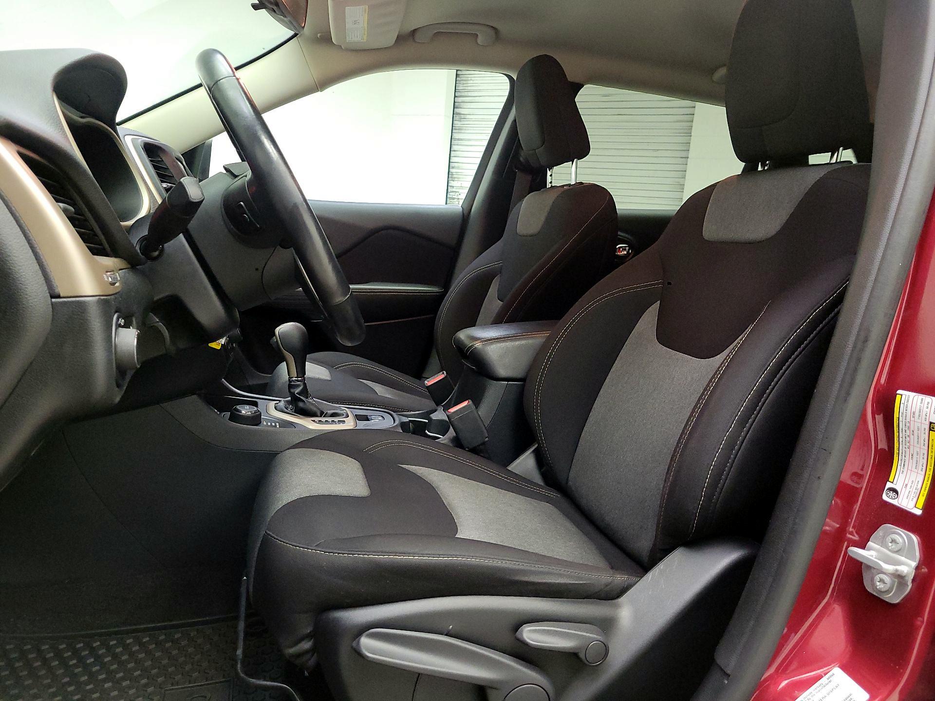 Thumbnail: 2016 Jeep Cherokee - 11